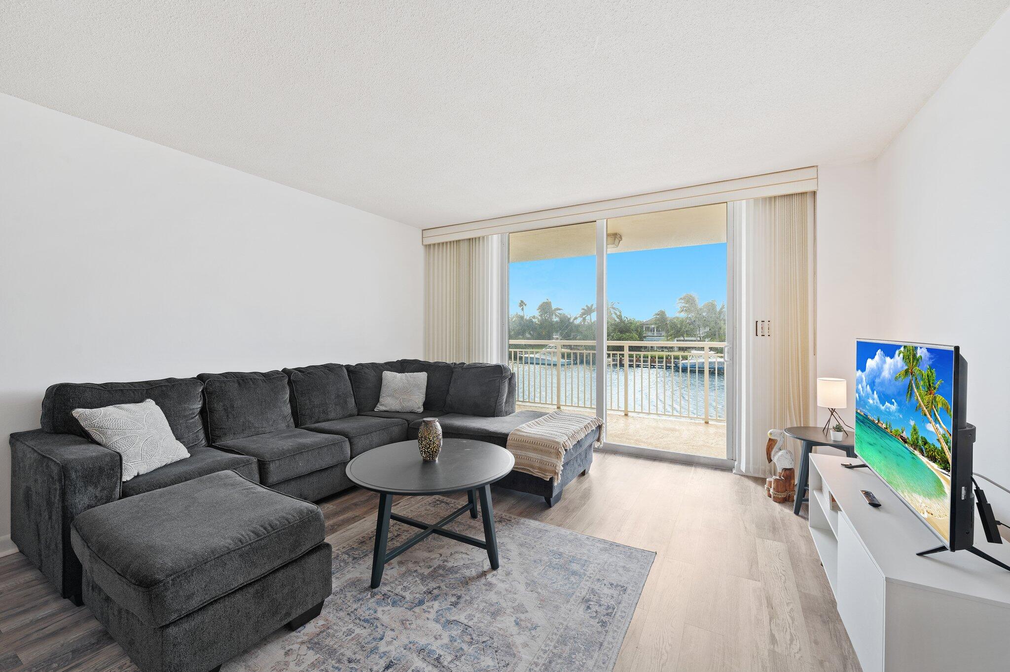 1050 Hillsboro Mile Unit 203w Property Photo 8