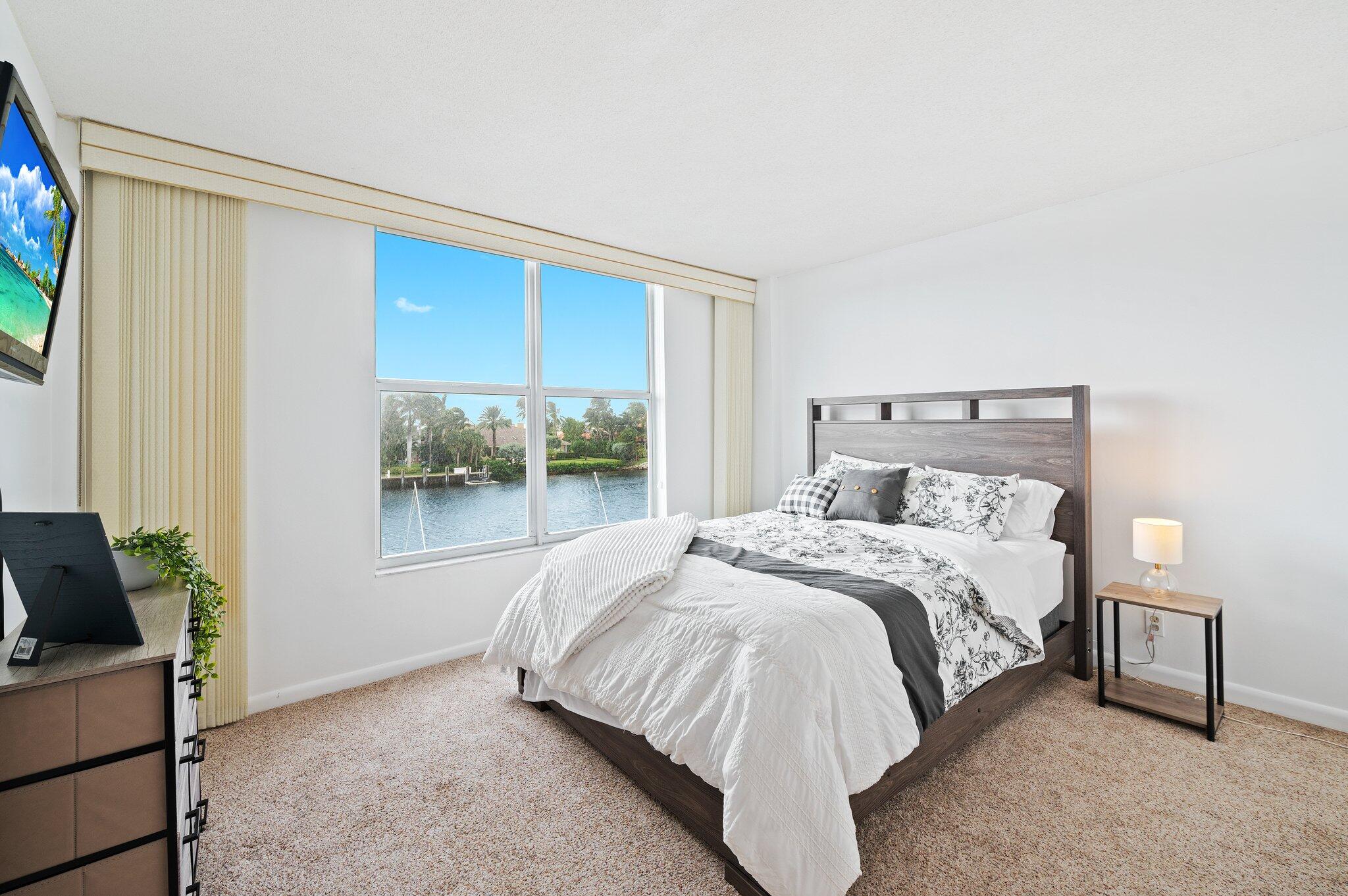 1050 Hillsboro Mile Unit 203w Property Photo 17