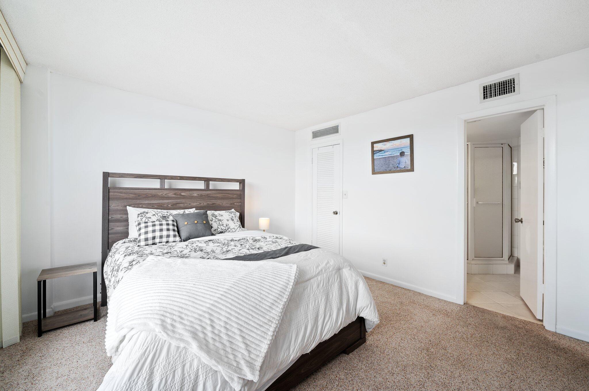 1050 Hillsboro Mile Unit 203w Property Photo 20