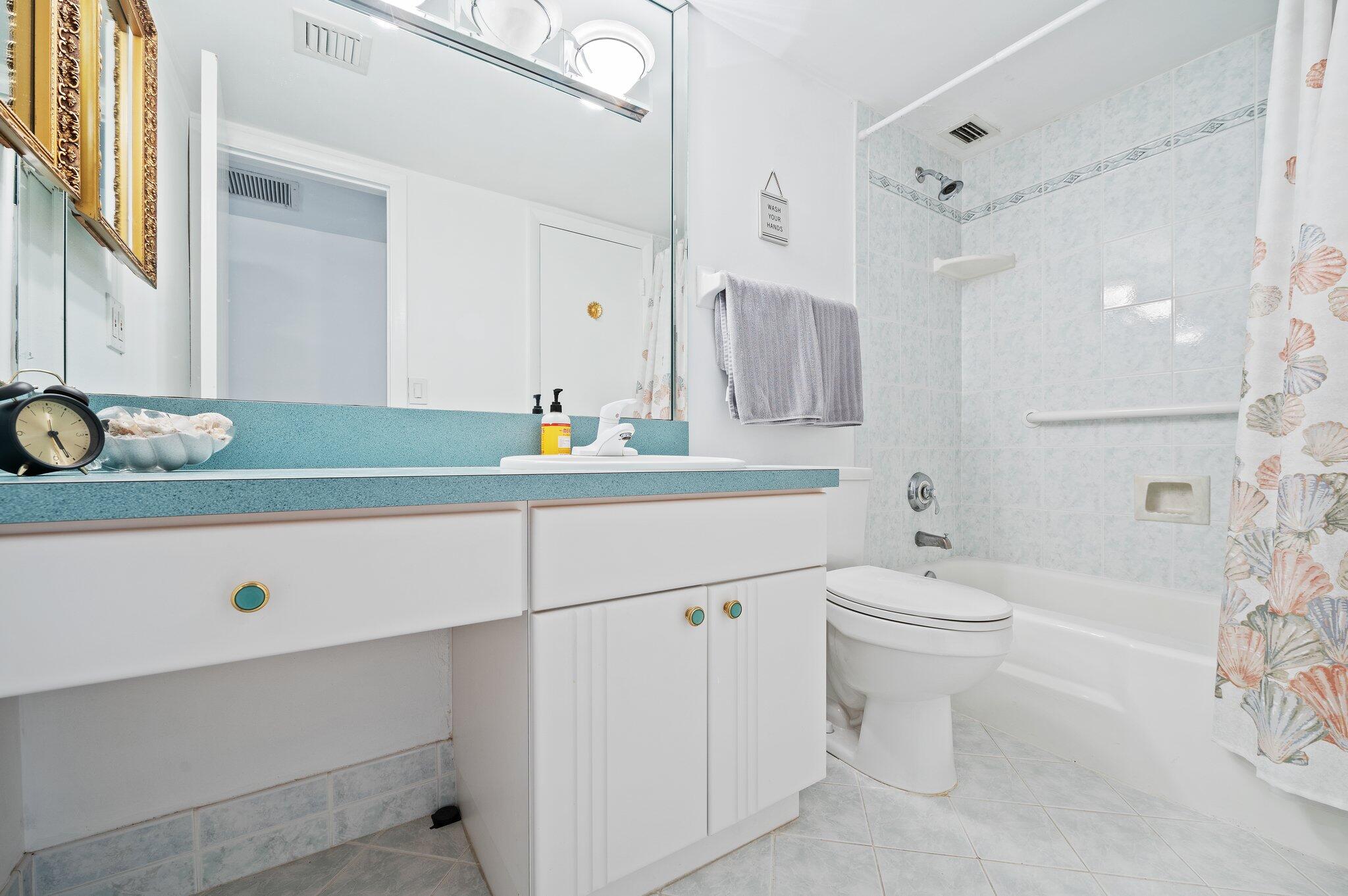 1050 Hillsboro Mile Unit 203w Property Photo 24