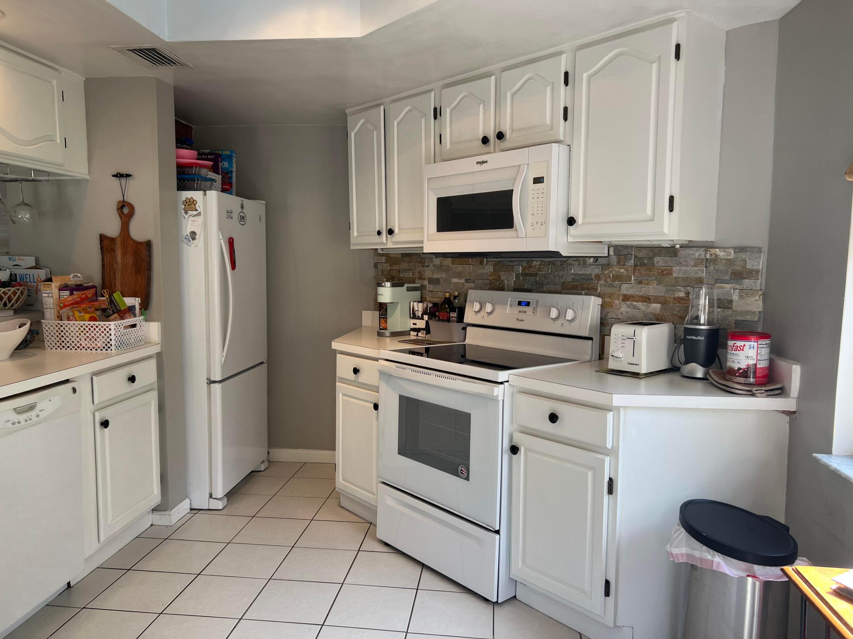 13 Uno Lago Drive Property Photo 10