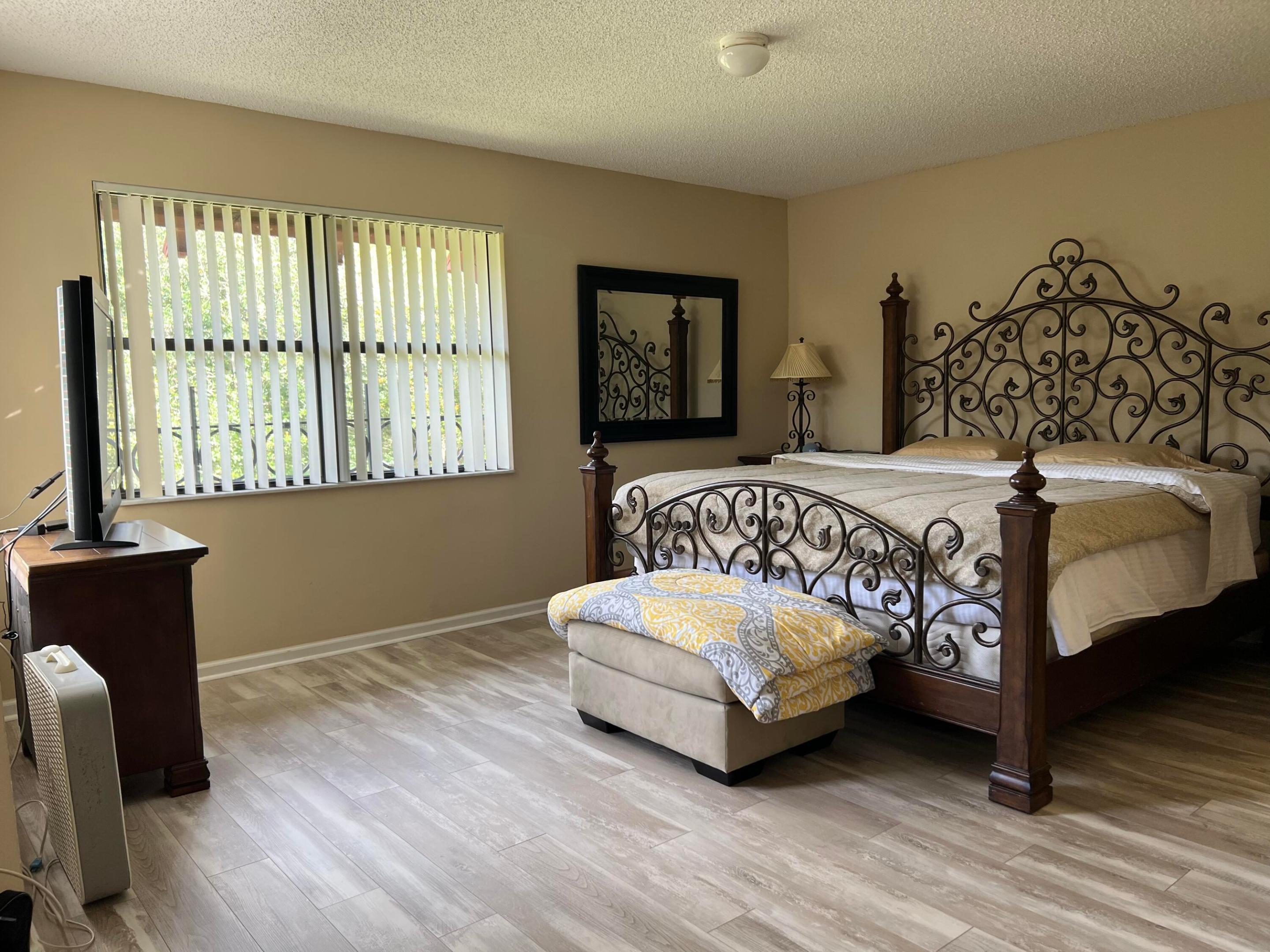 13 Uno Lago Drive Property Photo 11