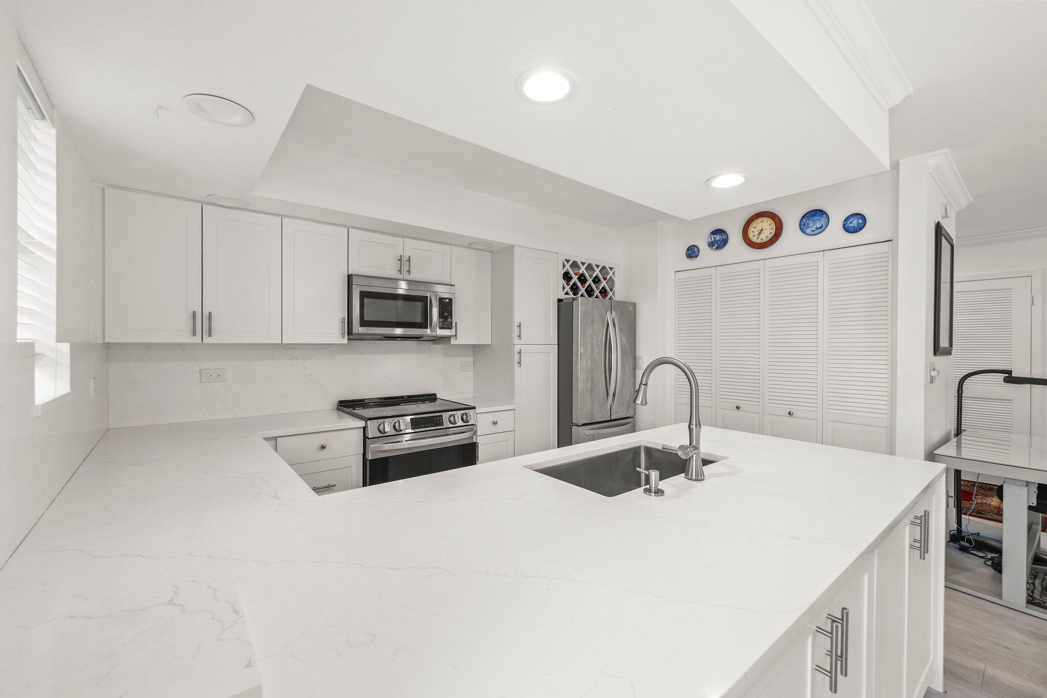 664 Forsyth Street 6 Property Photo 6