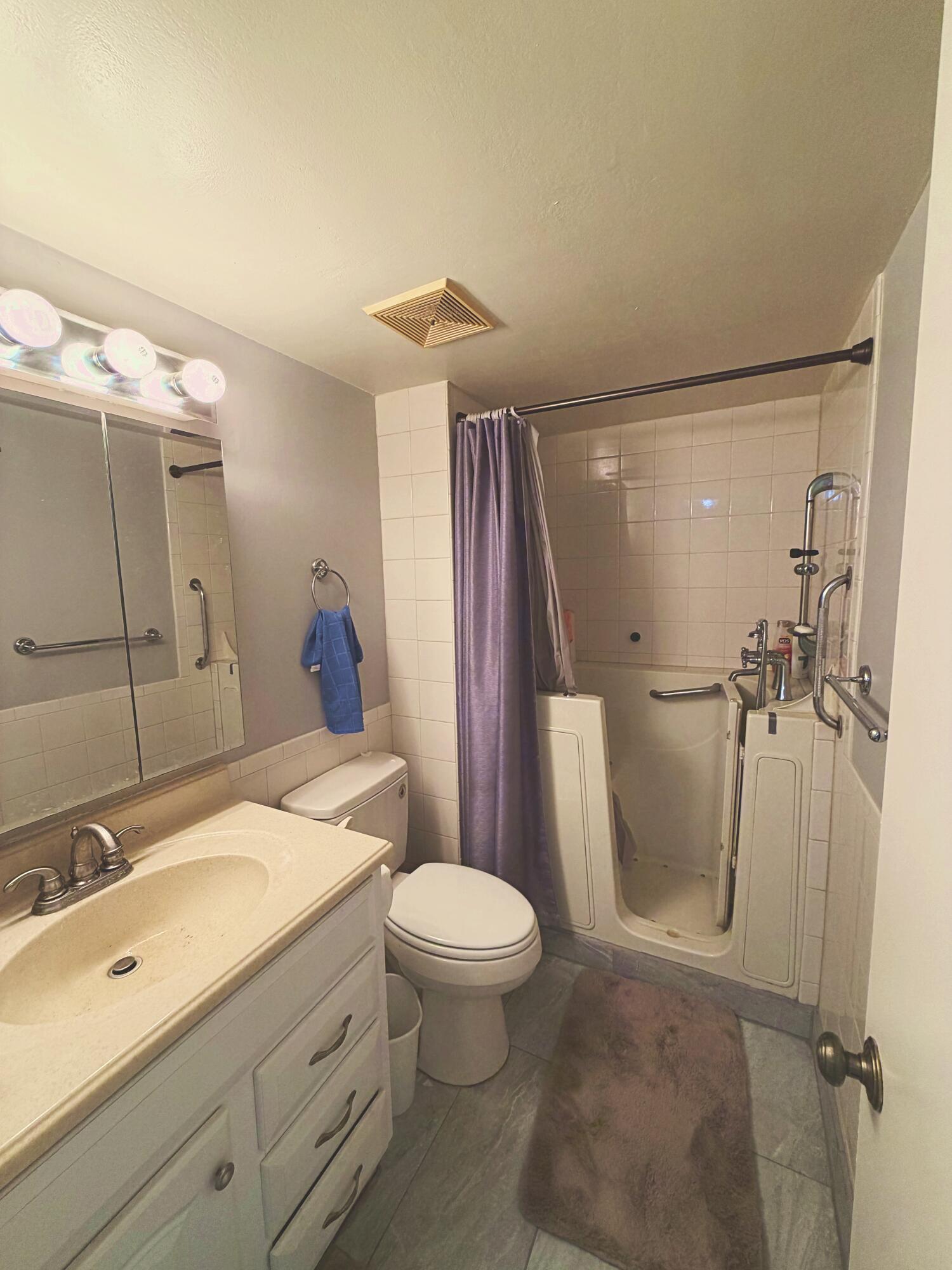 140 Lake Meryl Drive Apt 233 Property Photo 23