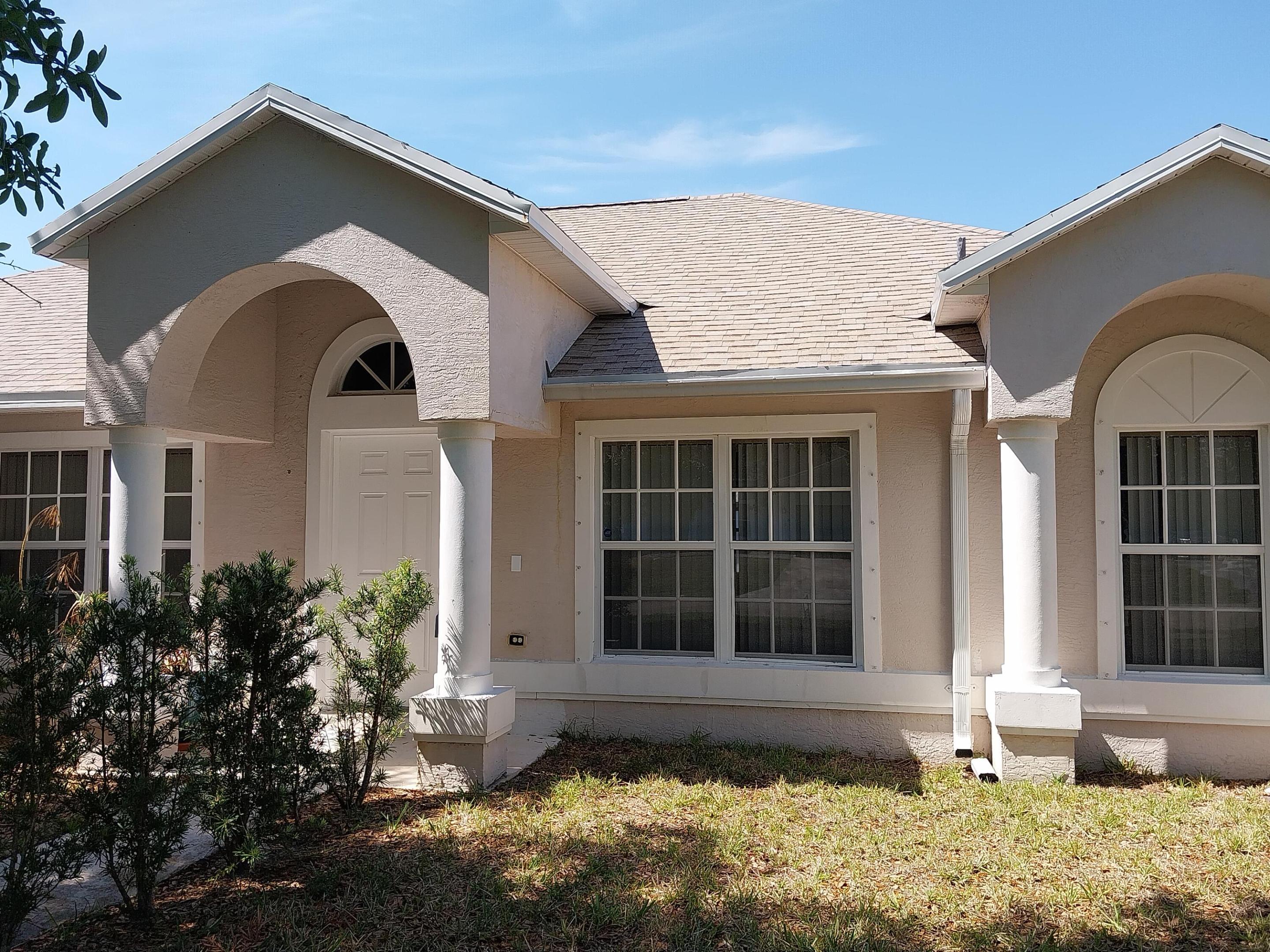 245 Sw Starfish Avenue Property Photo 2