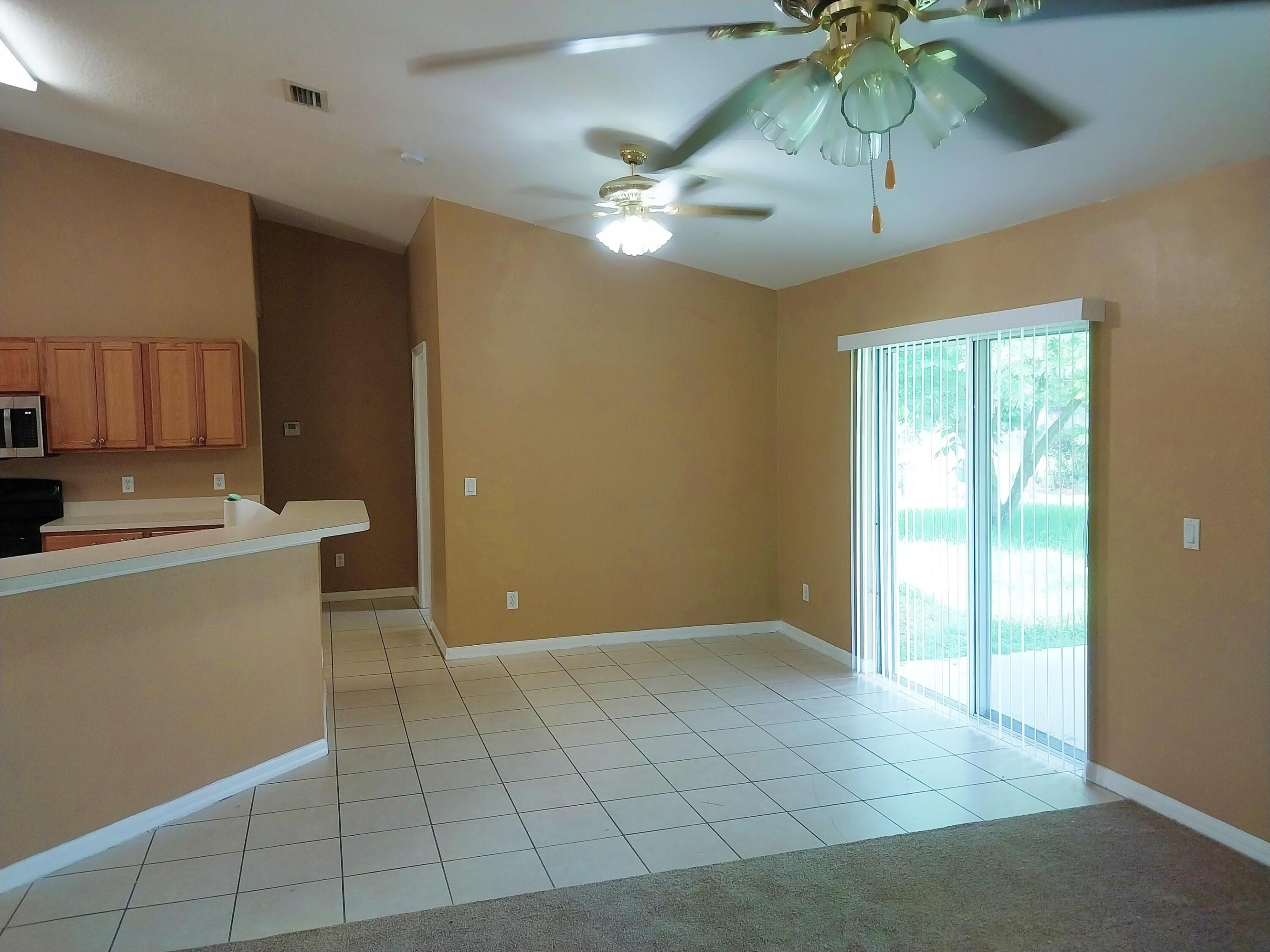 245 Sw Starfish Avenue Property Photo 3