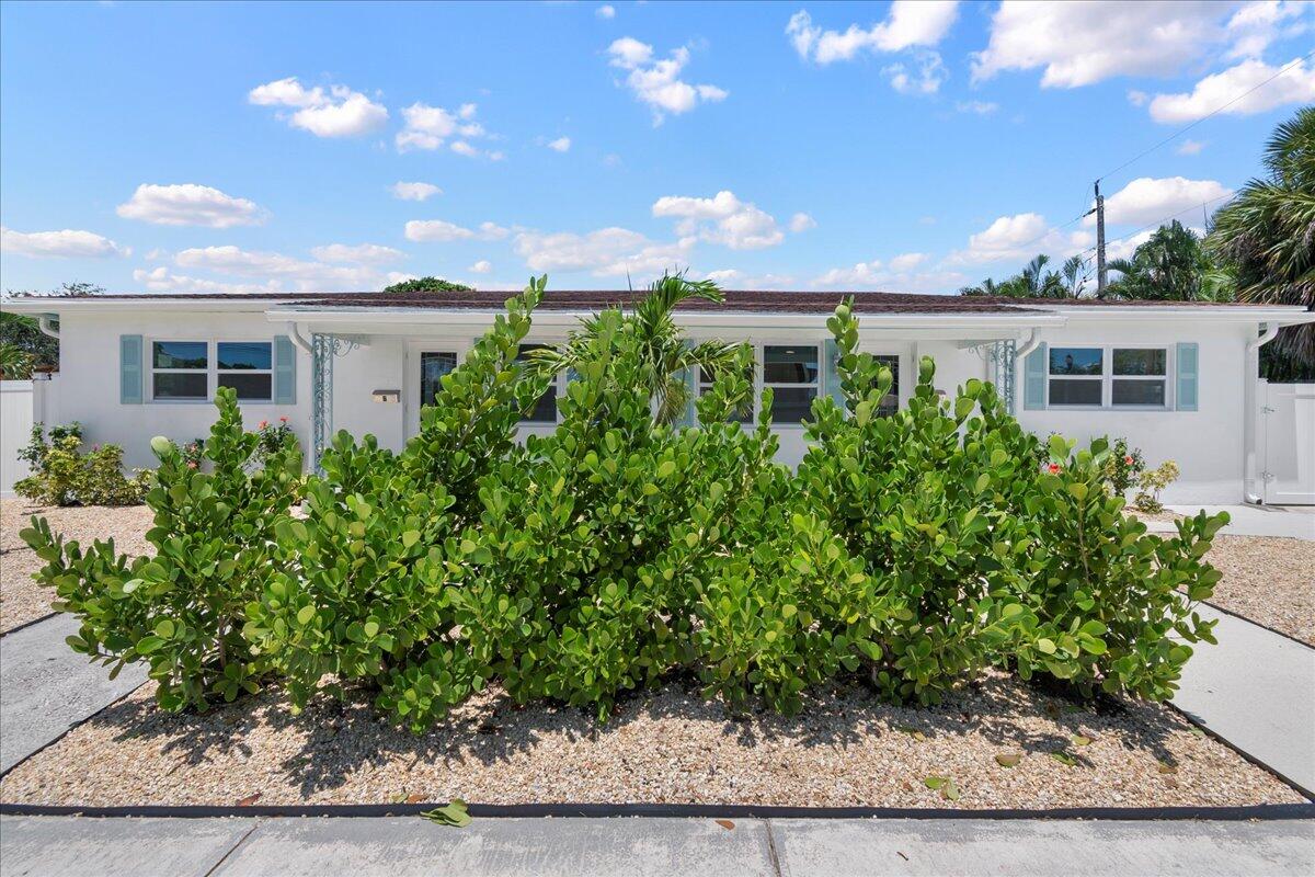 2741 Parker Avenue A & B Property Photo 1
