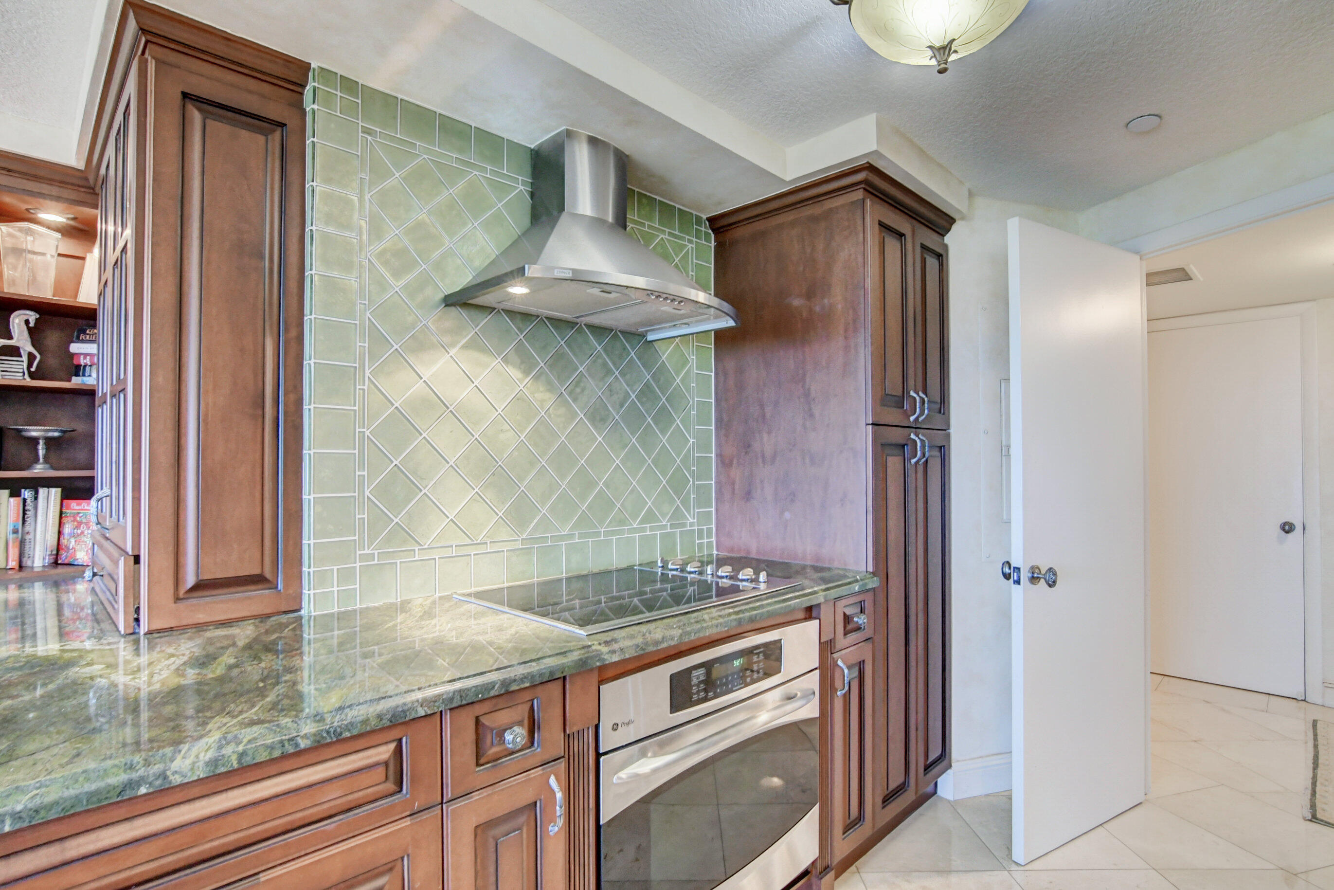 4301 N Ocean Boulevard 607 Property Photo 10
