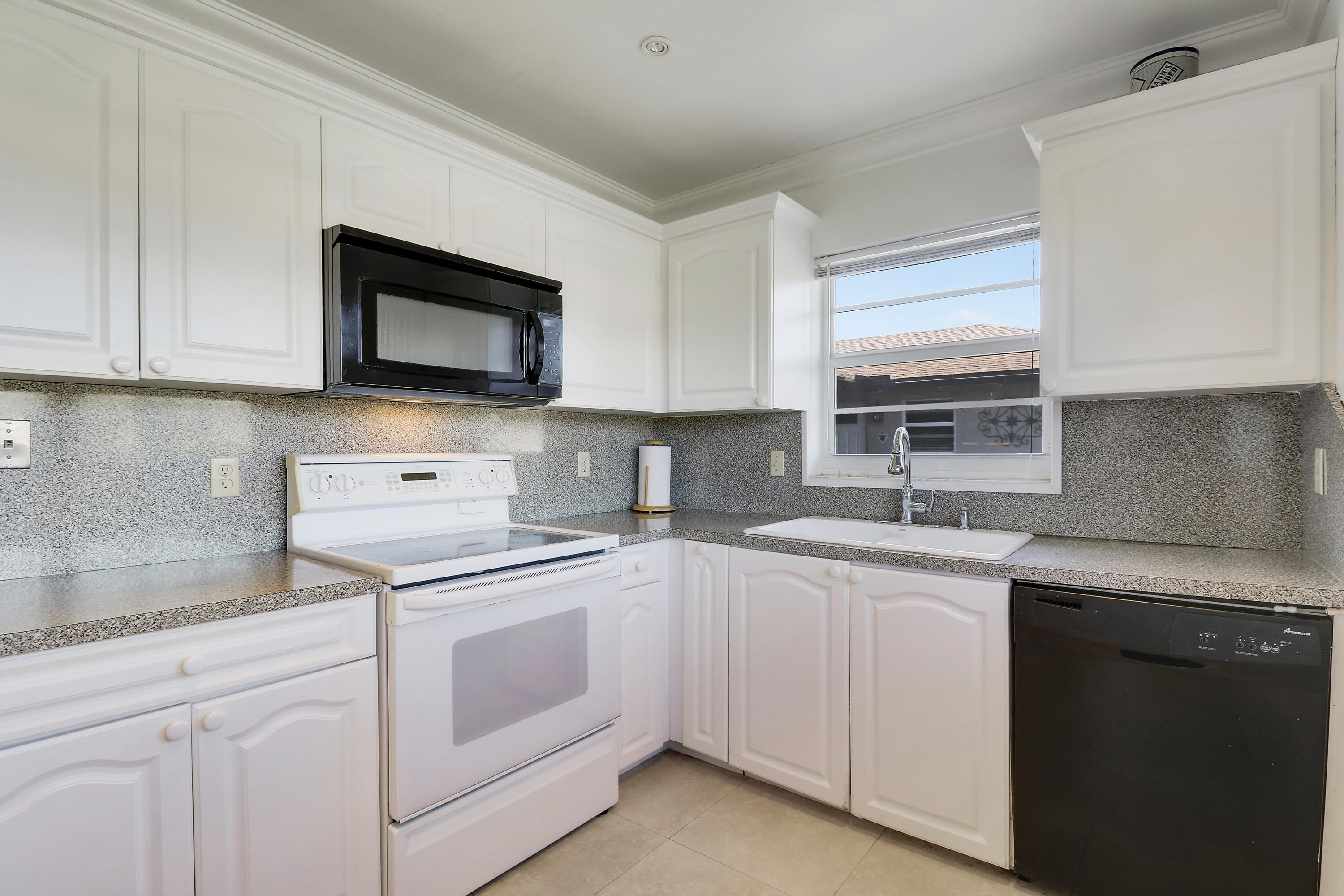 129 Mockingbird Lane Property Photo 3