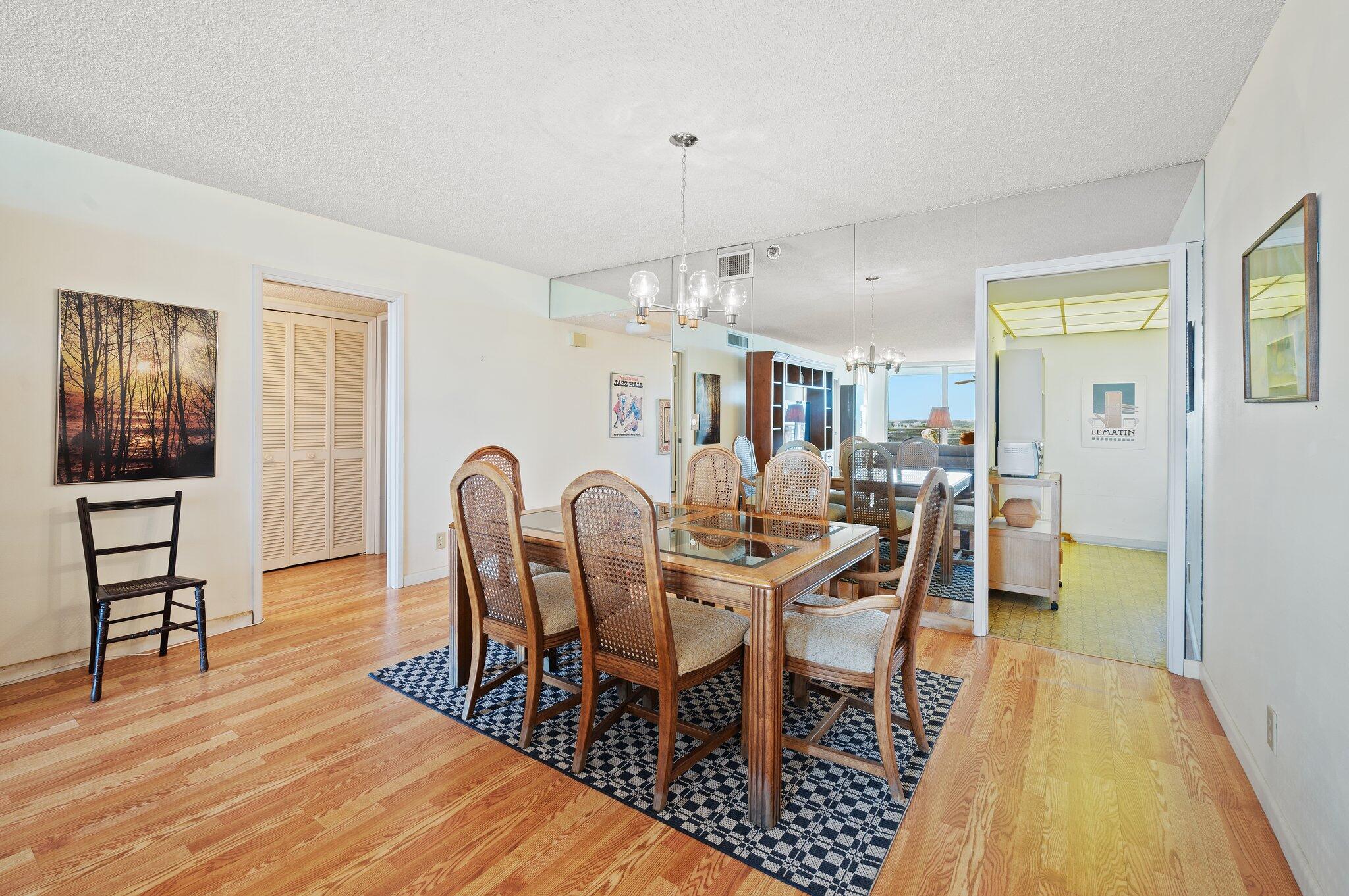 3520 Oaks Way 903 Property Photo 2