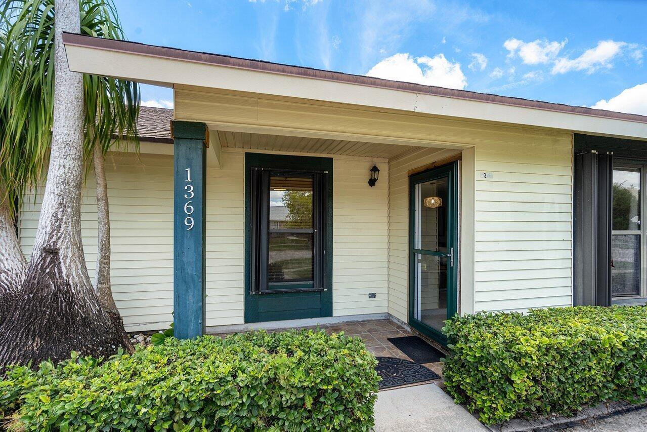 1369 Riverside Circle Property Photo 12