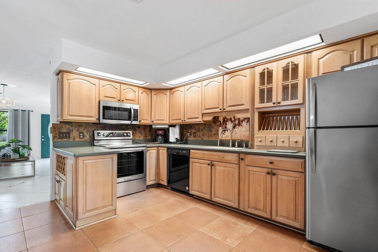 1369 Riverside Circle Property Photo 17