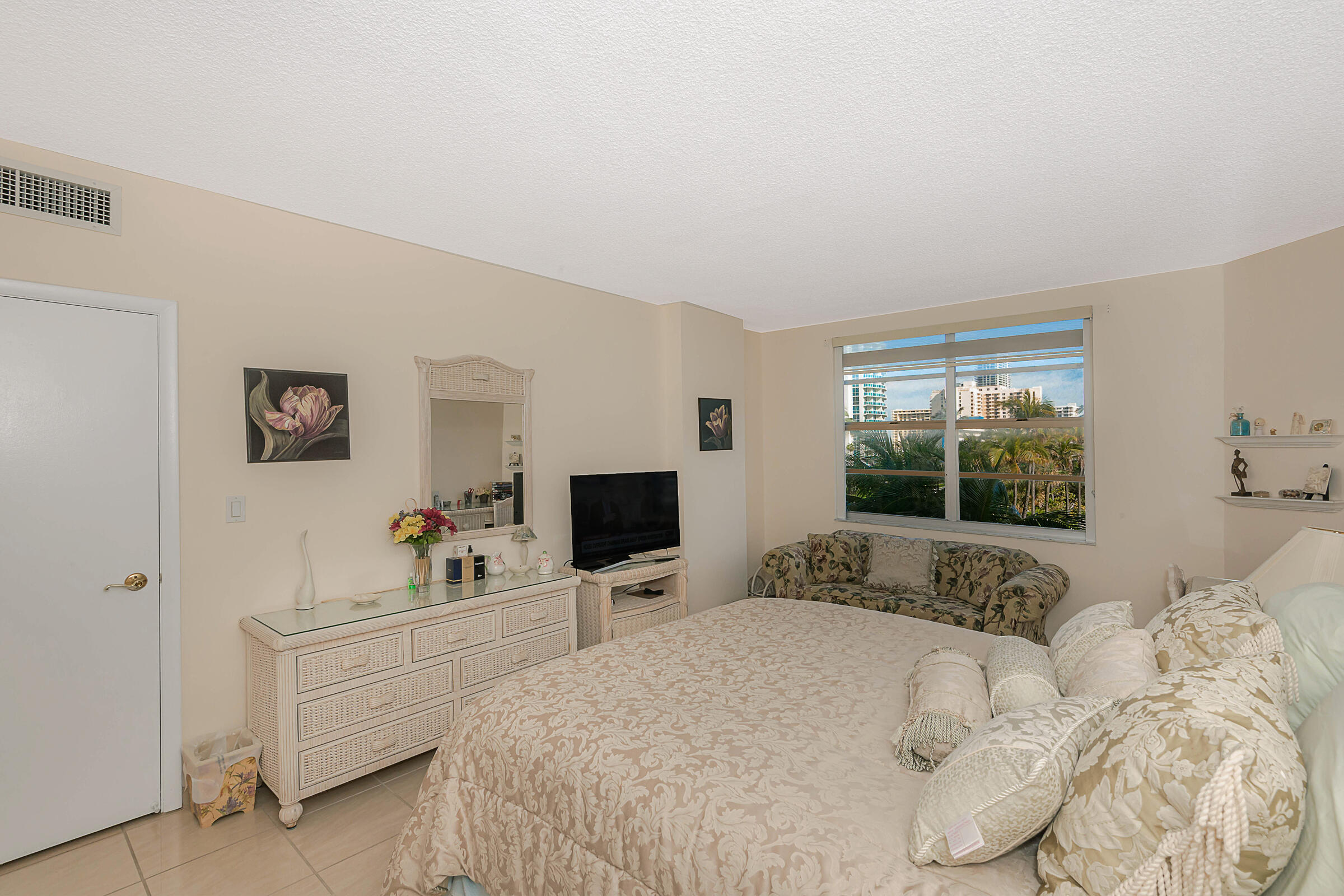 B26006637 Property Photo 8