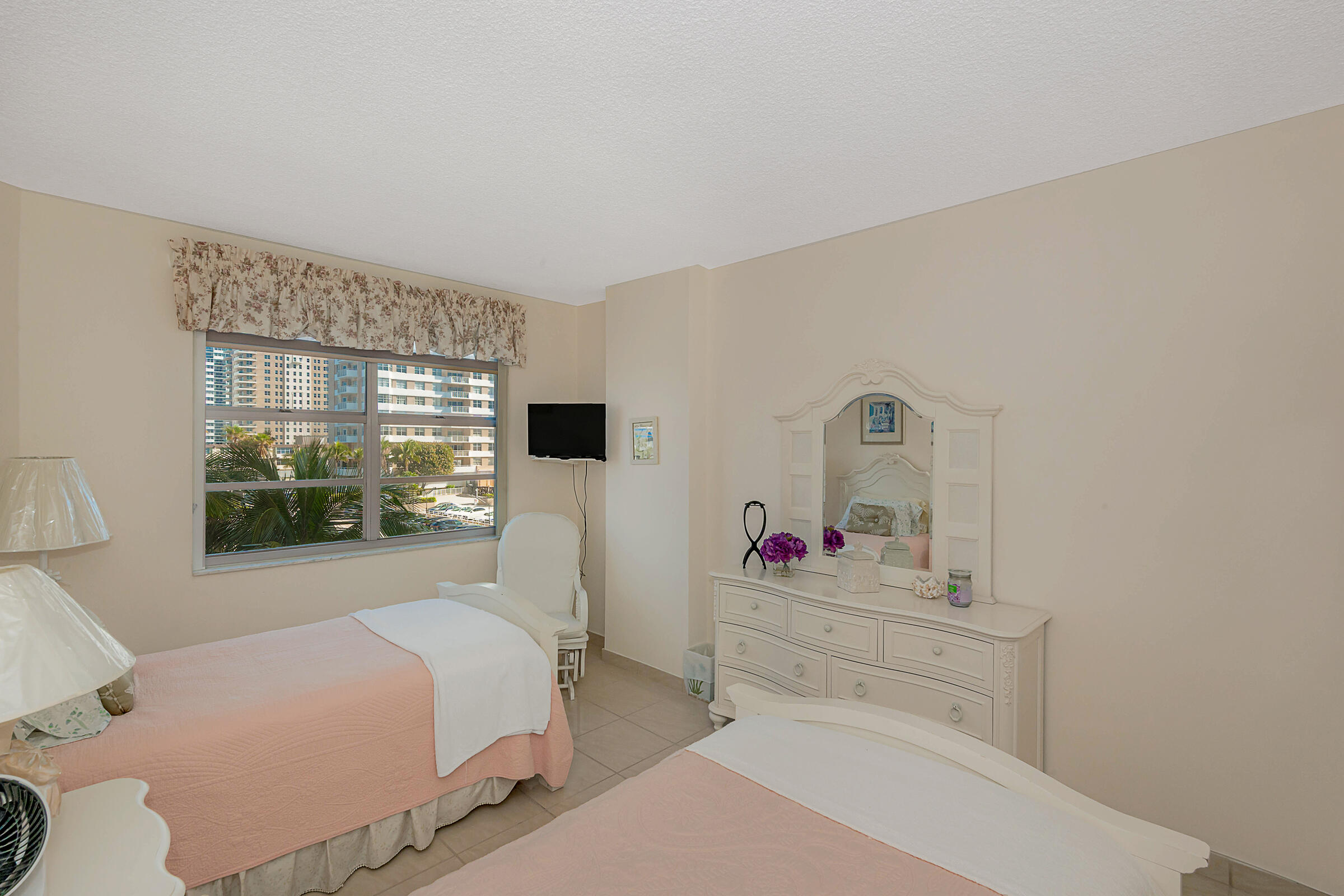 B26006637 Property Photo 12