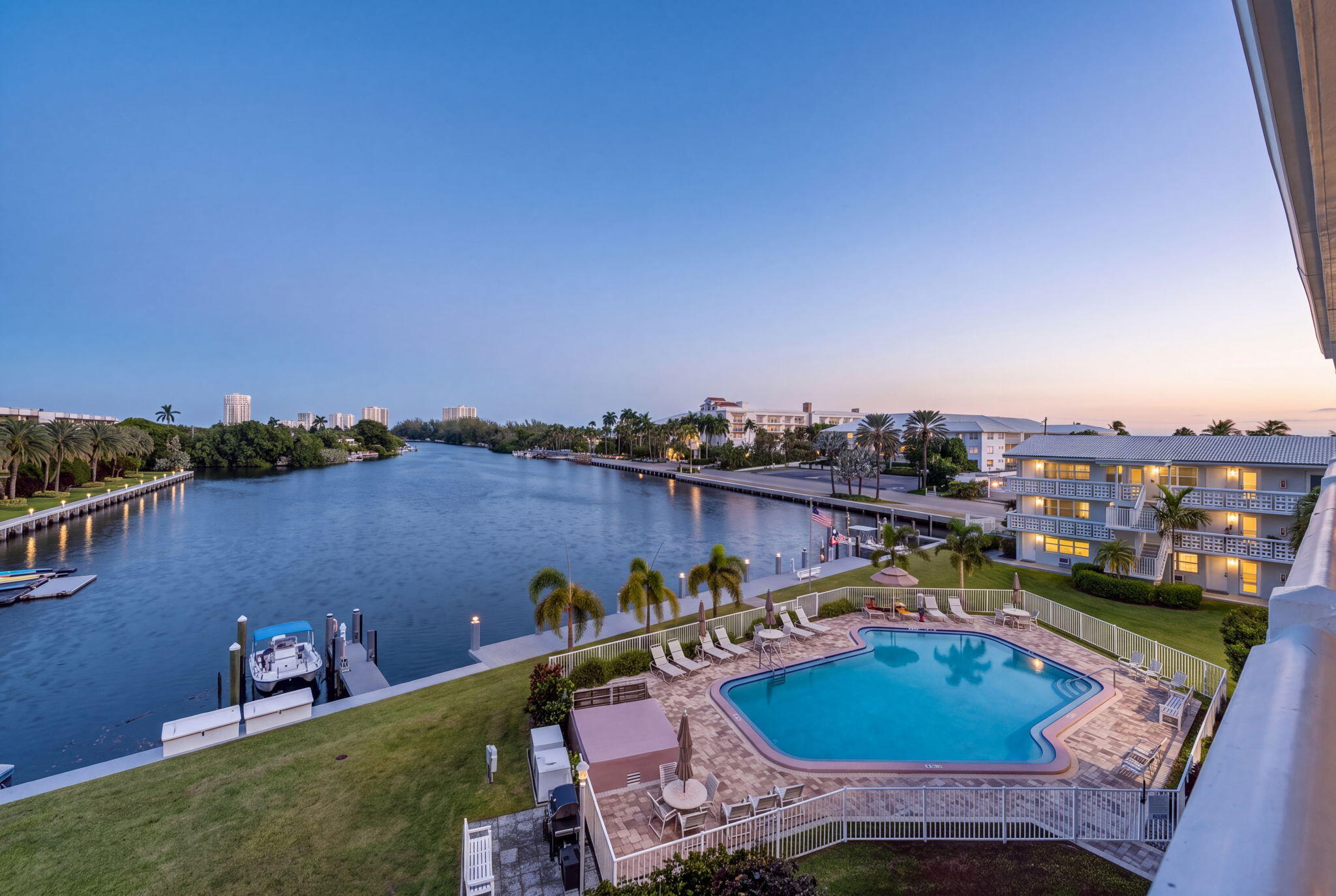 1850 S Ocean Drive 411 Property Photo 11