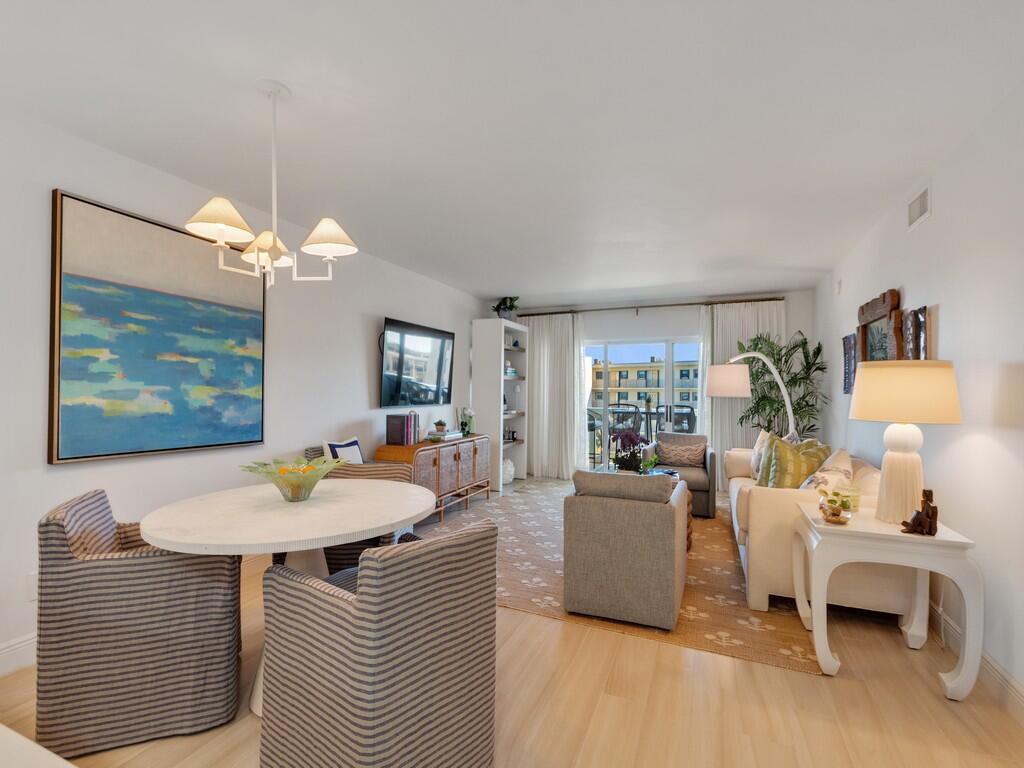 4049 Ocean Drive 402 Property Photo 3