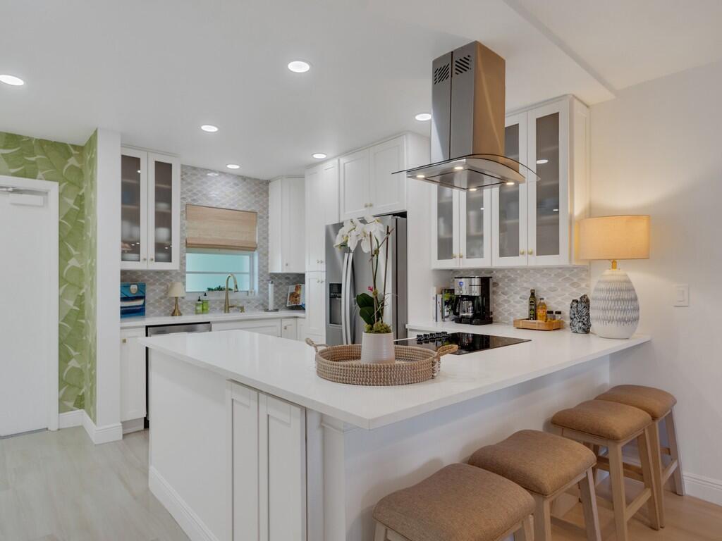 4049 Ocean Drive 402 Property Photo 6