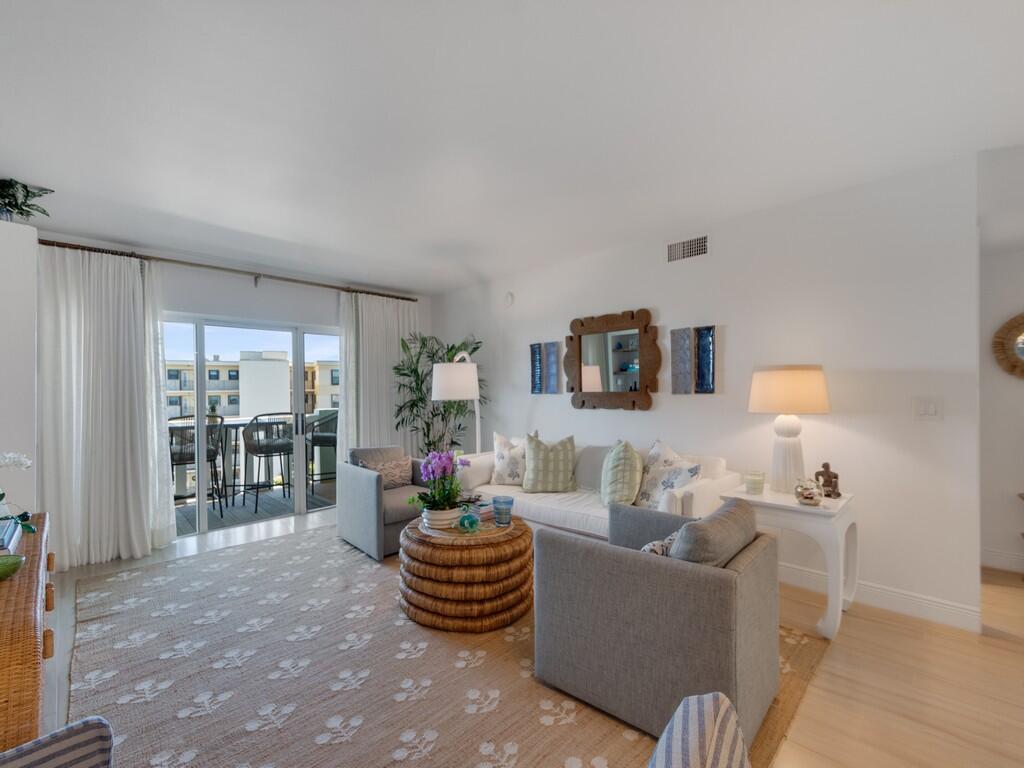 4049 Ocean Drive 402 Property Photo 7