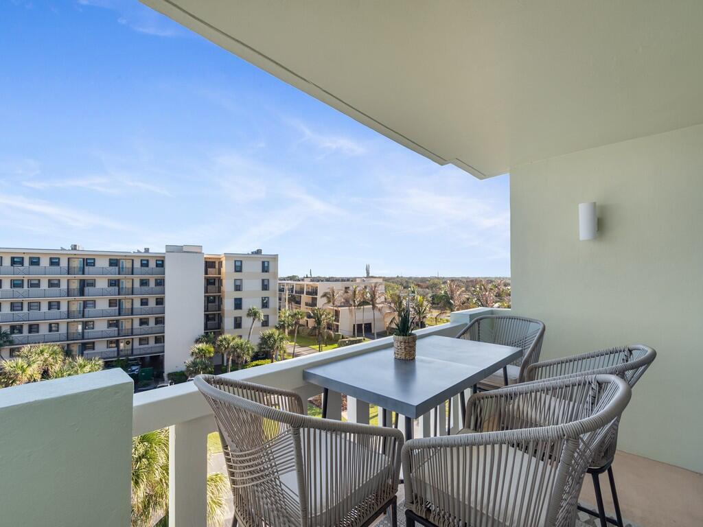 4049 Ocean Drive 402 Property Photo 16