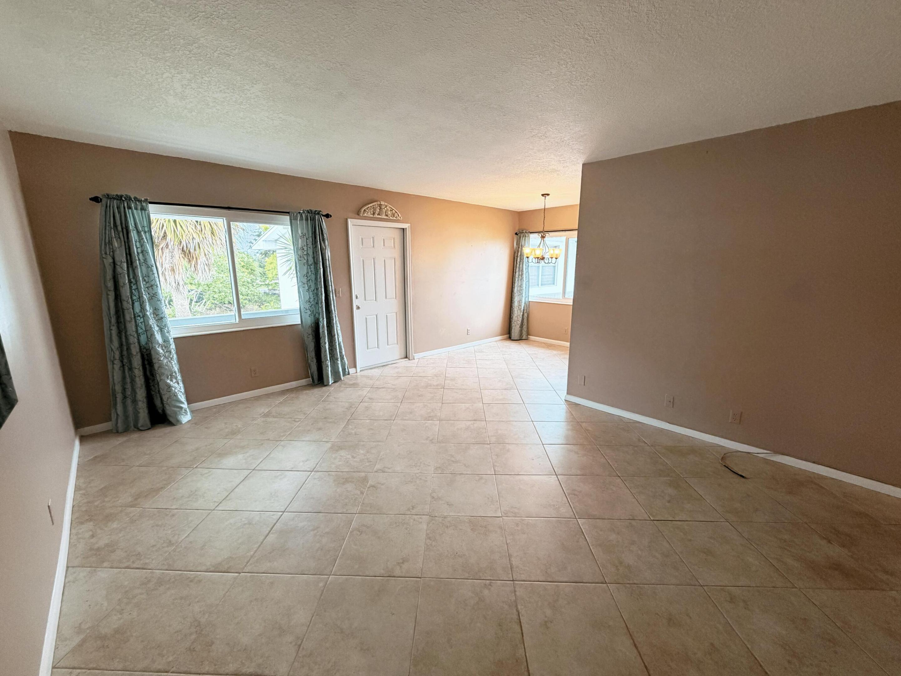 136 Coventry F Property Photo 1