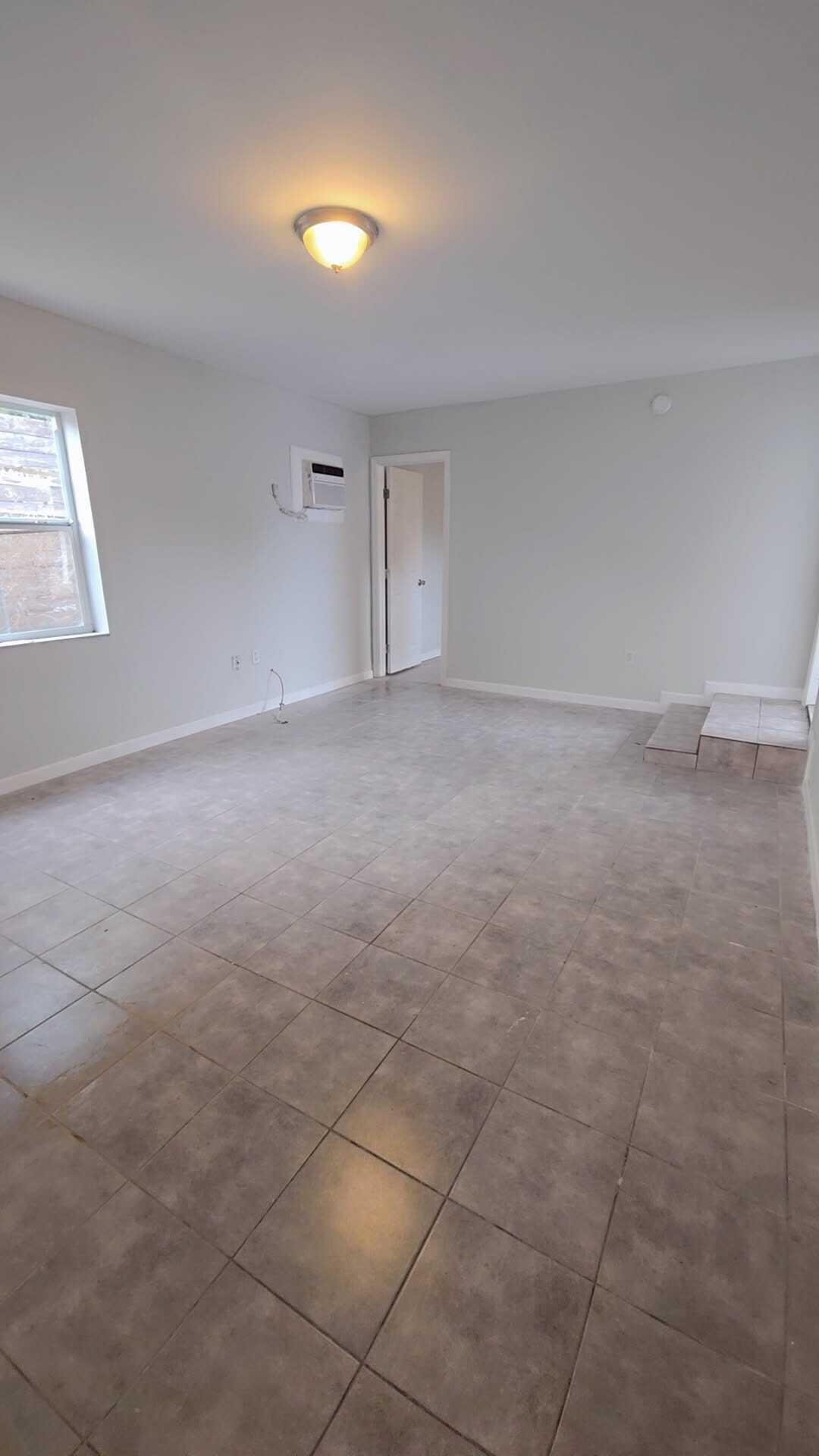 621 Nw 5th Avenue Unit 3 Property Photo 2