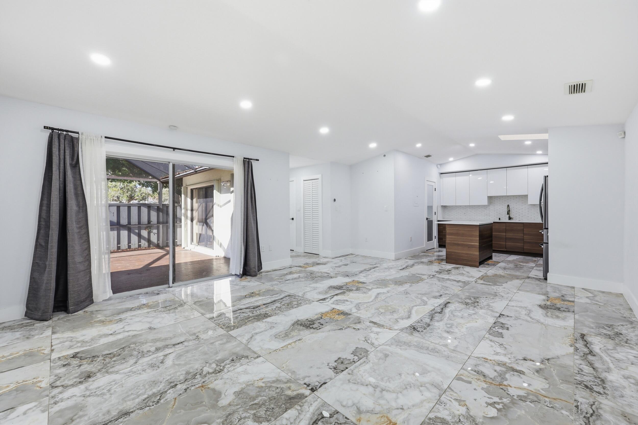 1701 Mariners Cove Property Photo 7