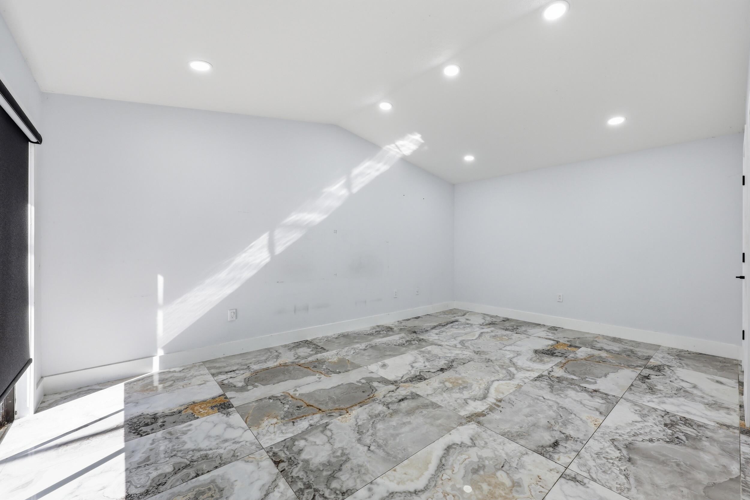 1701 Mariners Cove Property Photo 12