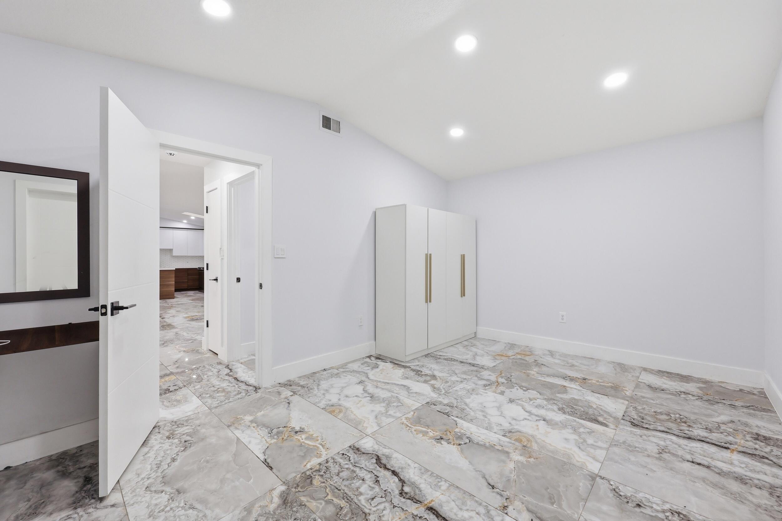 1701 Mariners Cove Property Photo 18