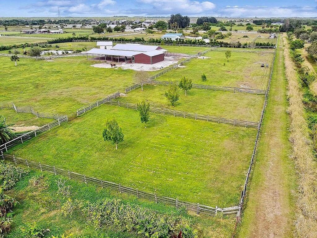 7565 Polo Square Property Photo 18