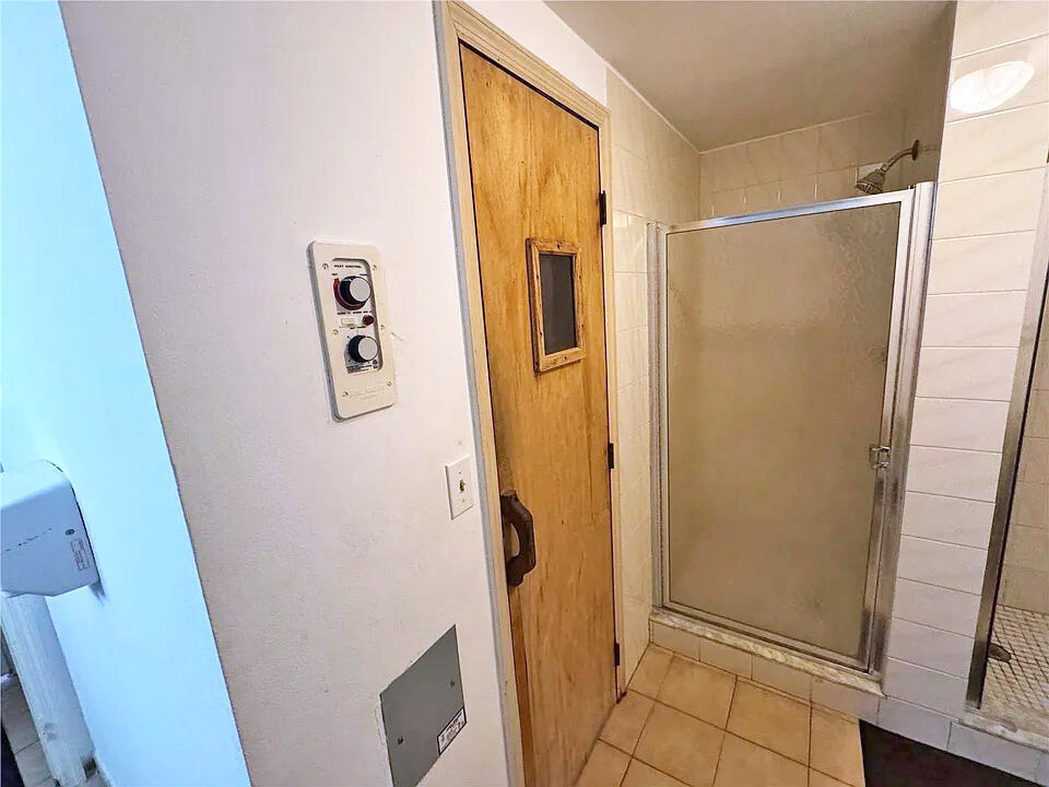 3113 S Ocean Drive 504 Property Photo 27