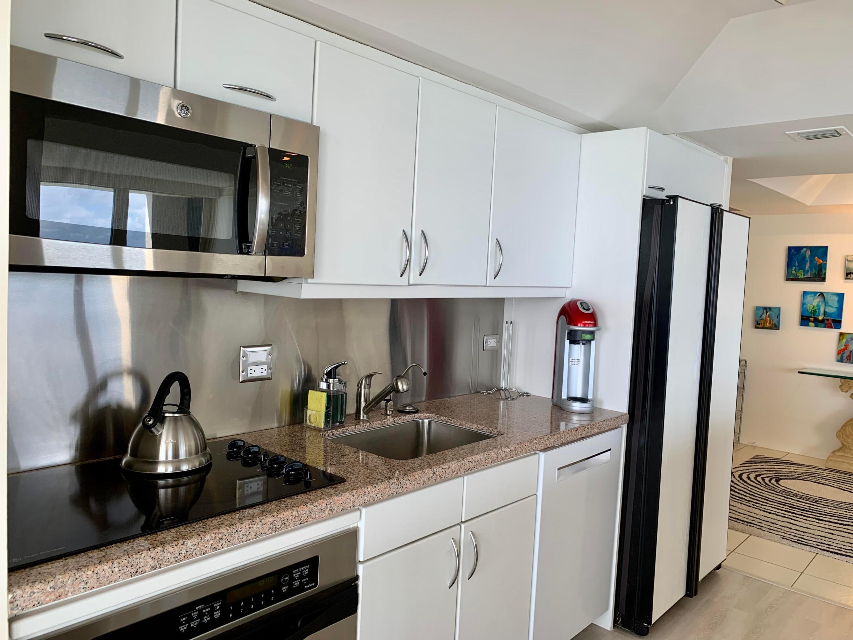 5540 N Ocean Drive Ph-a Property Photo 15
