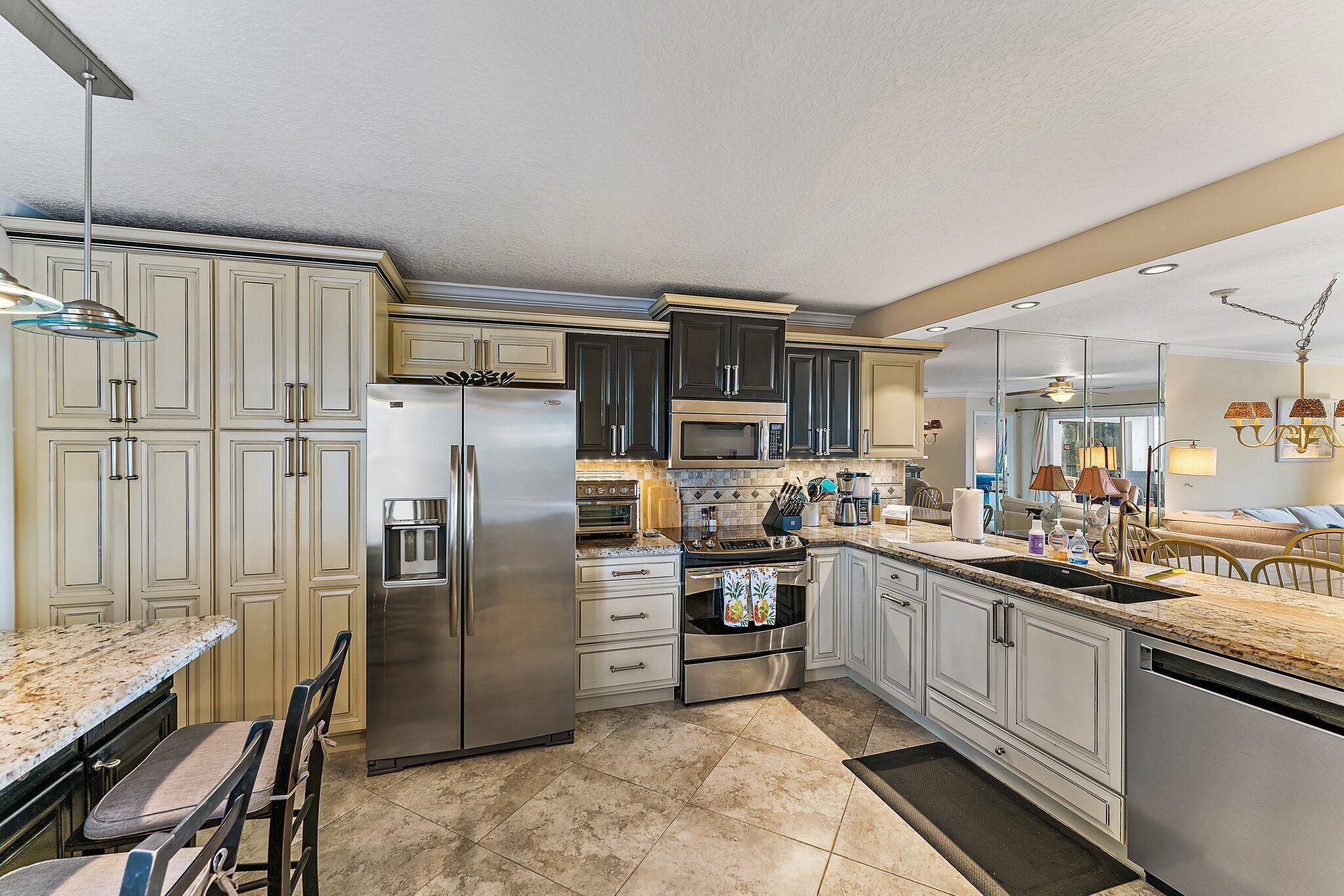 275 Palm Avenue C402 Property Photo 8