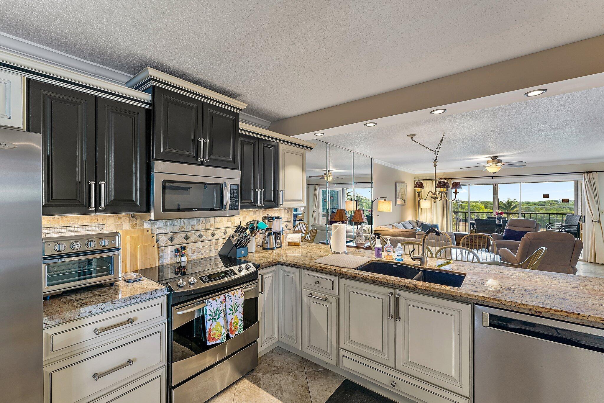 275 Palm Avenue C402 Property Photo 9