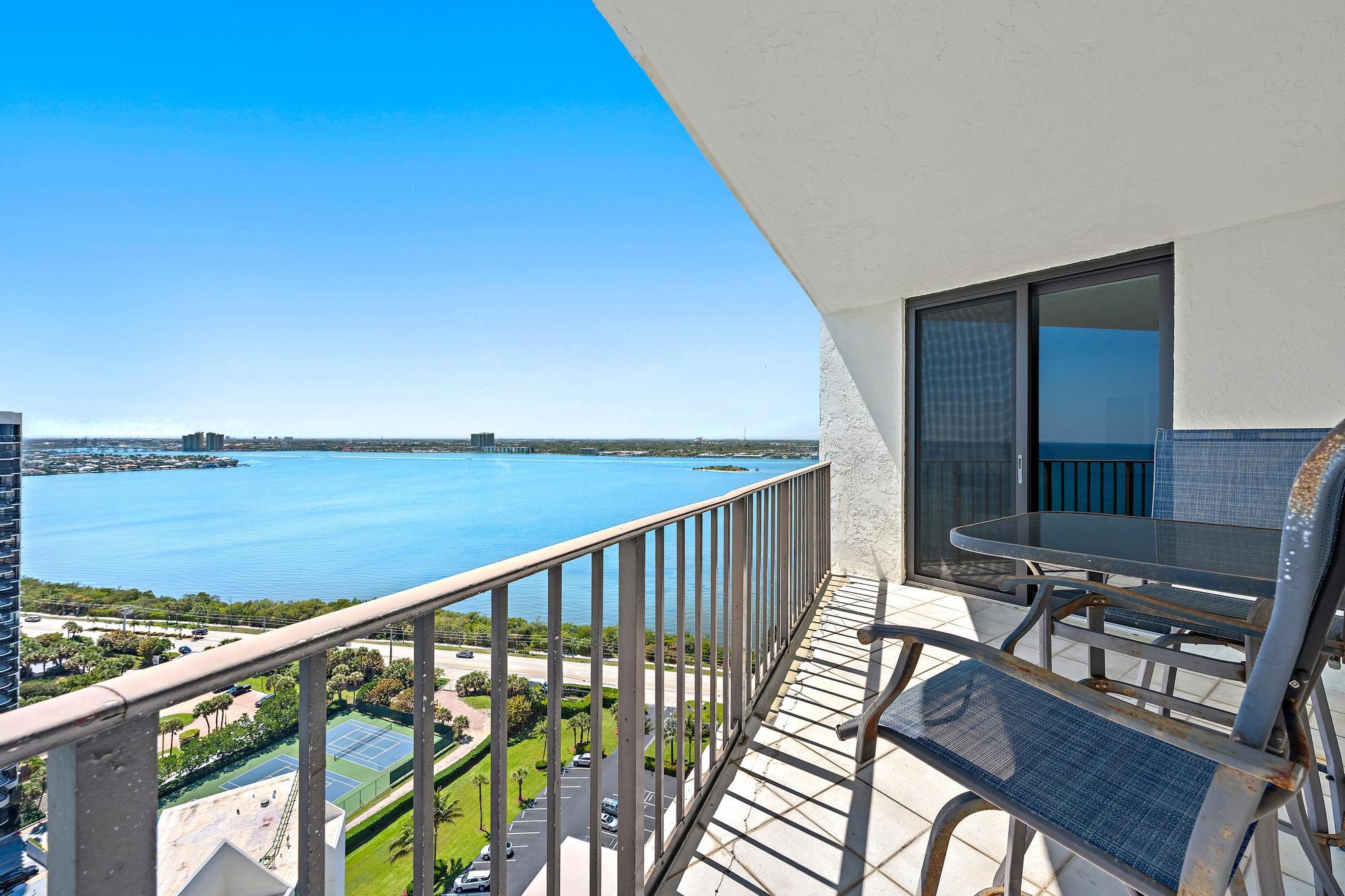 5420 N Ocean Drive Ph2 Property Photo 3