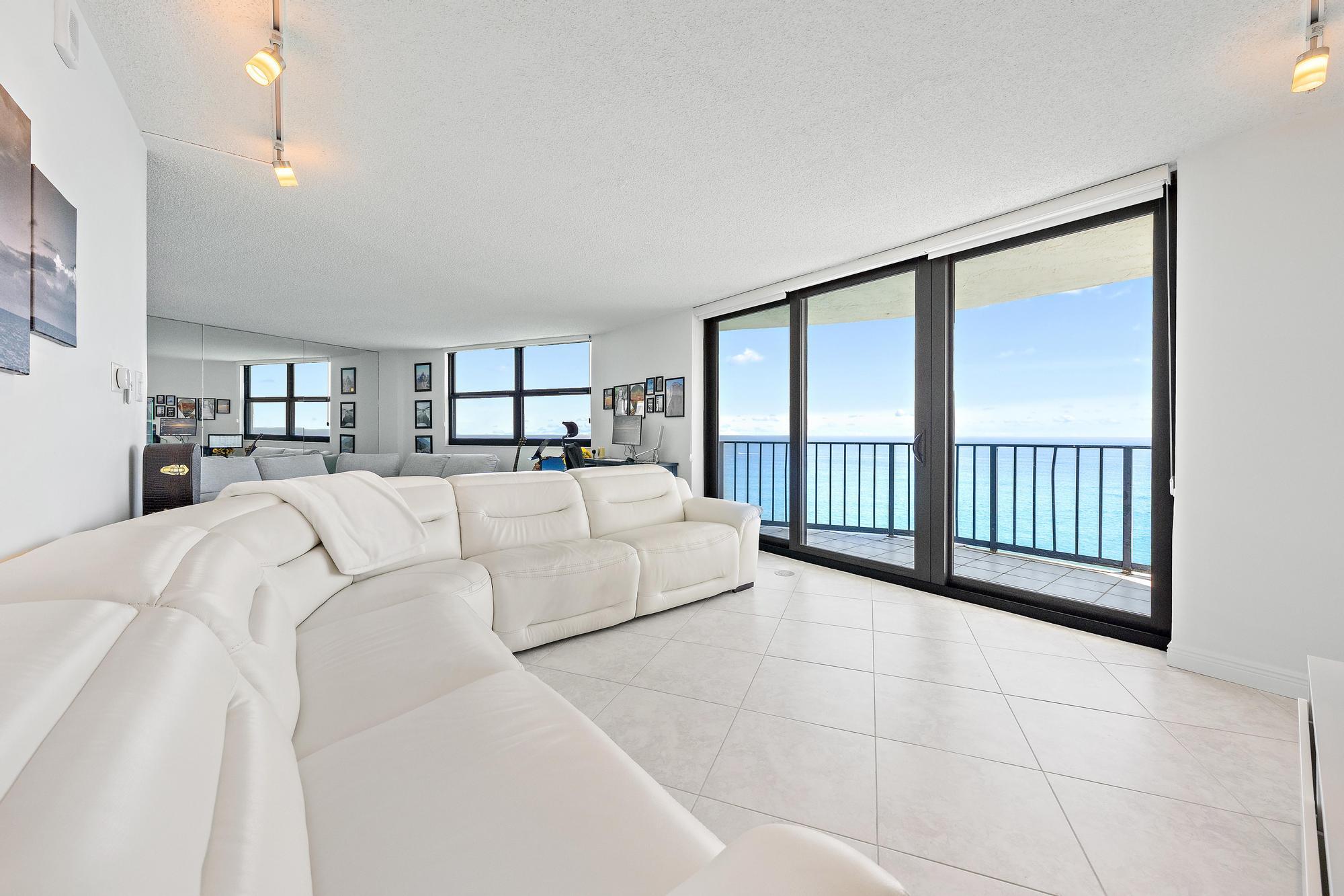 5420 N Ocean Drive Ph2 Property Photo 4