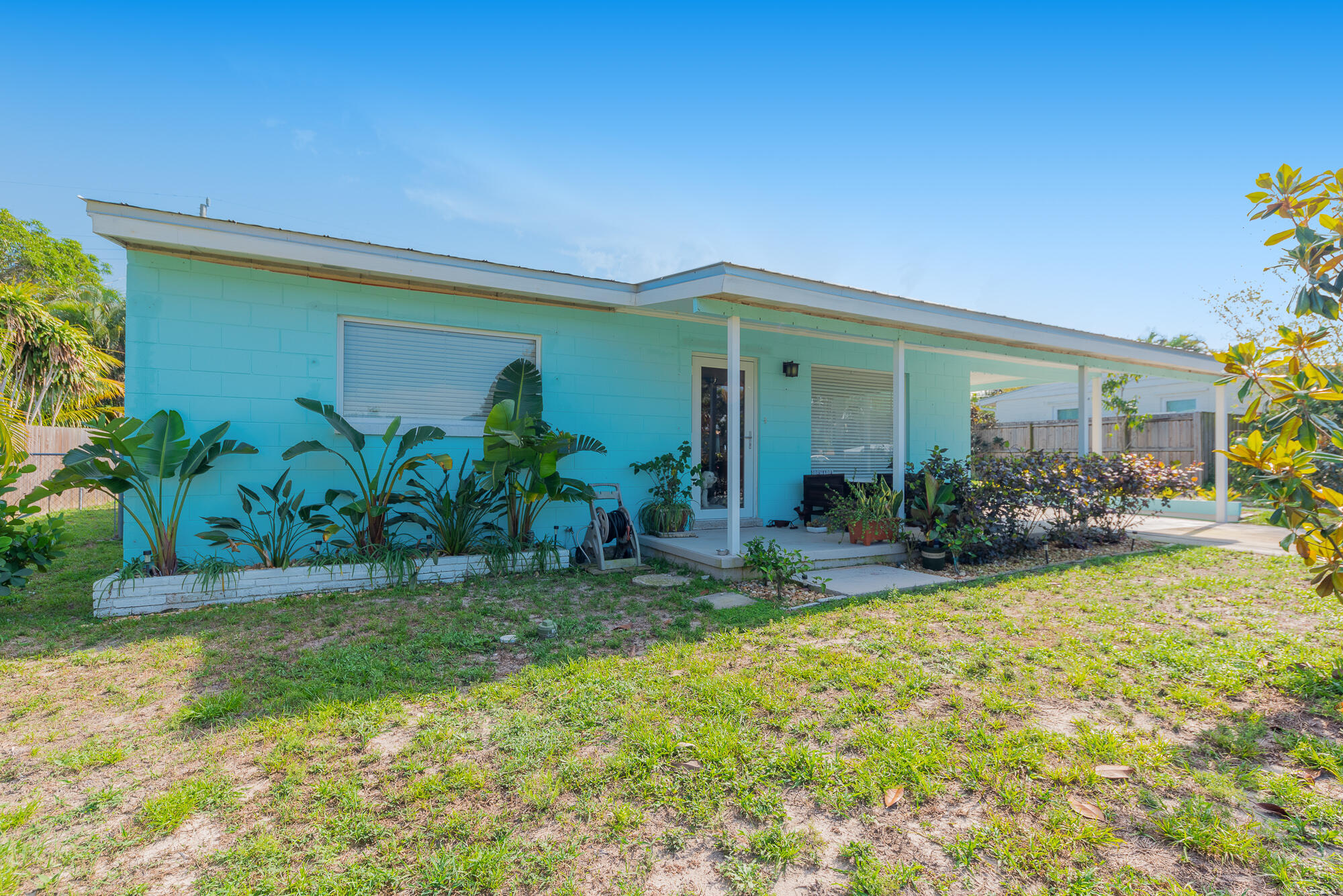 2574 Ne Roberta Street Property Photo 10