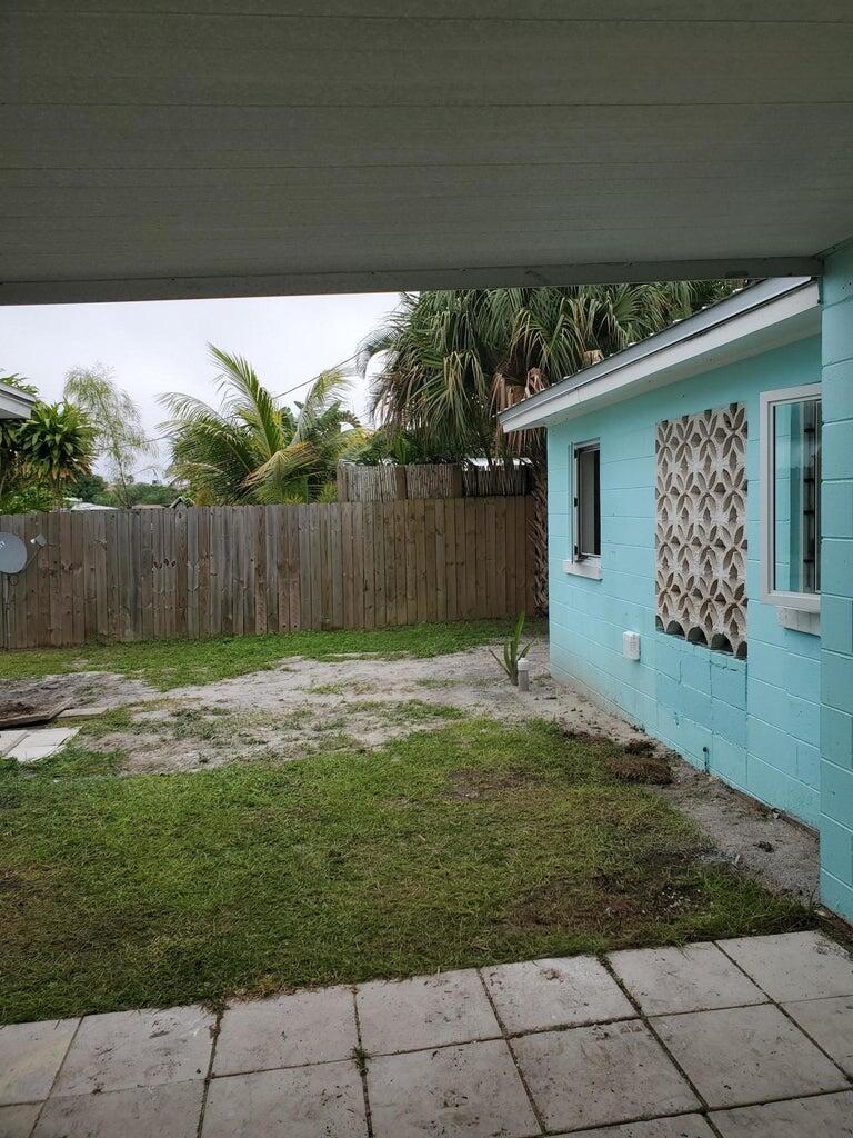 2574 Ne Roberta Street Property Photo 23