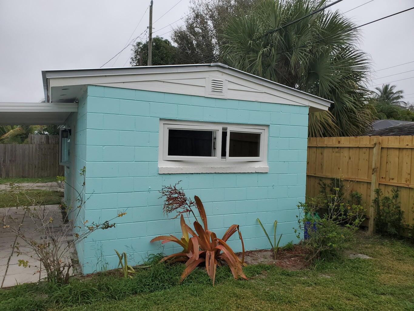 2574 Ne Roberta Street Property Photo 25