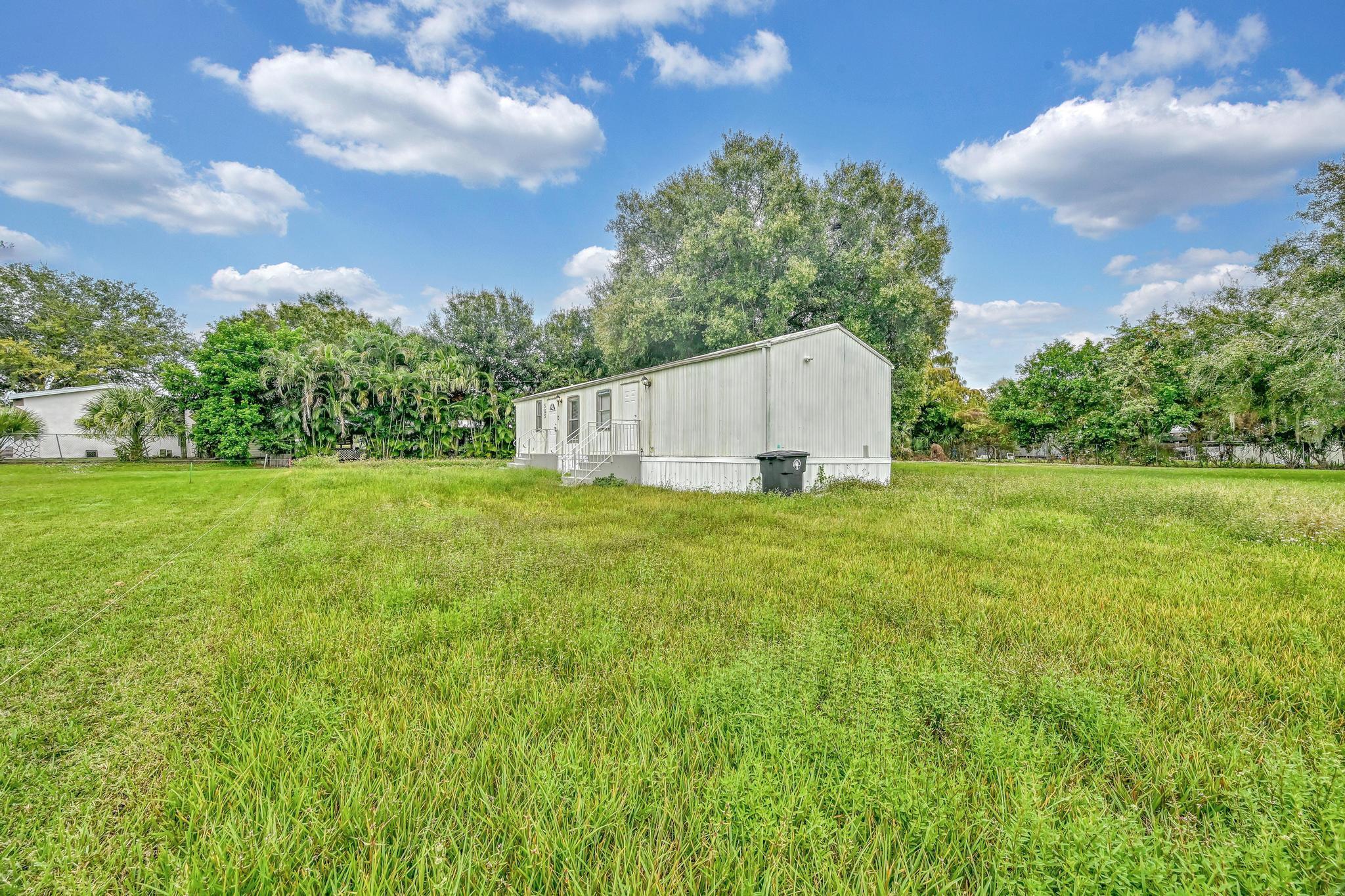 585 Nw Avenue D Property Photo 15