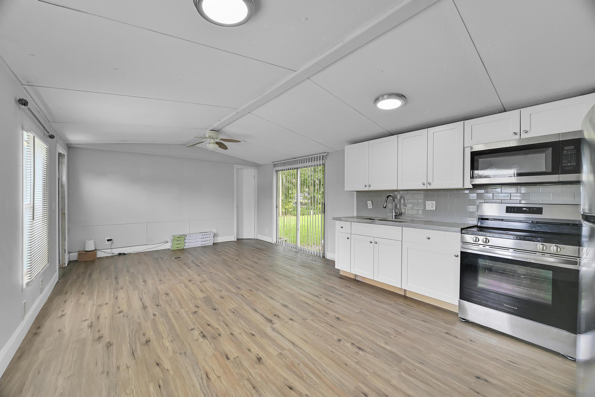 585 Nw Avenue D Property Photo 34