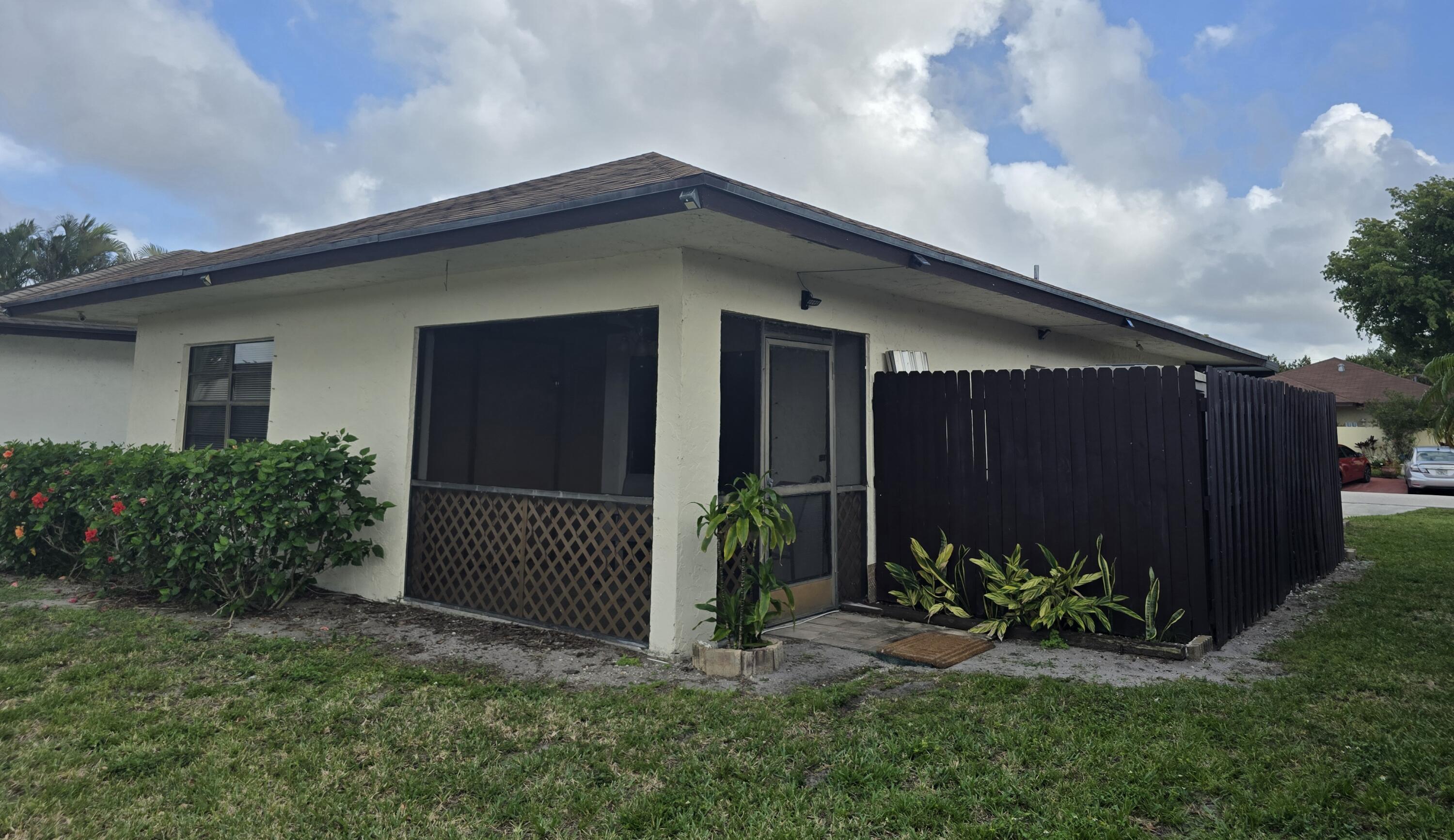 5255 Mendoza Street Property Photo 4