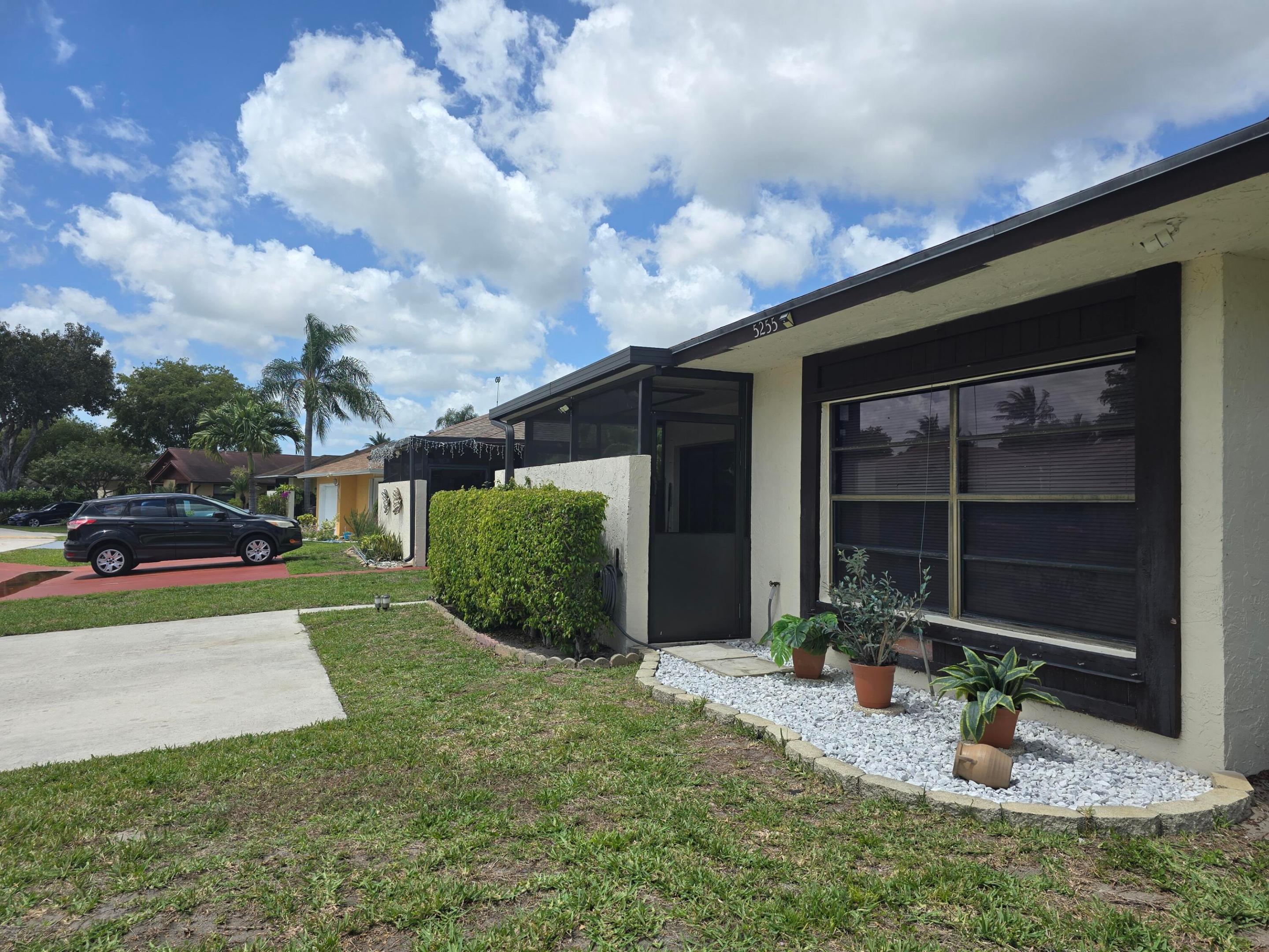 5255 Mendoza Street Property Photo 8