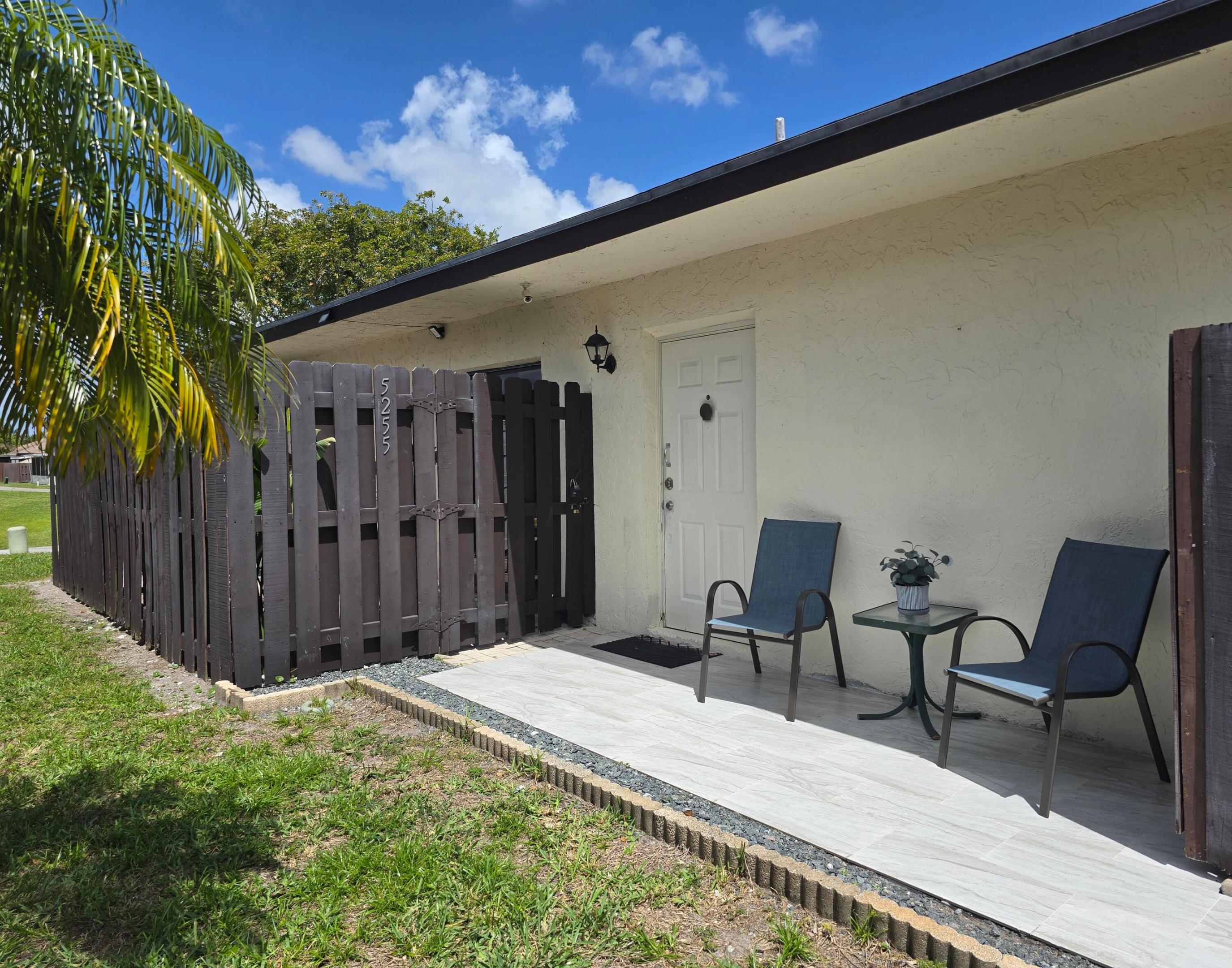 5255 Mendoza Street Property Photo 9