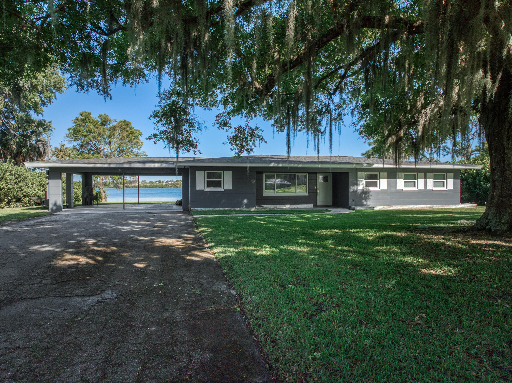1622 W Dinner Lake Drive Property Photo 1