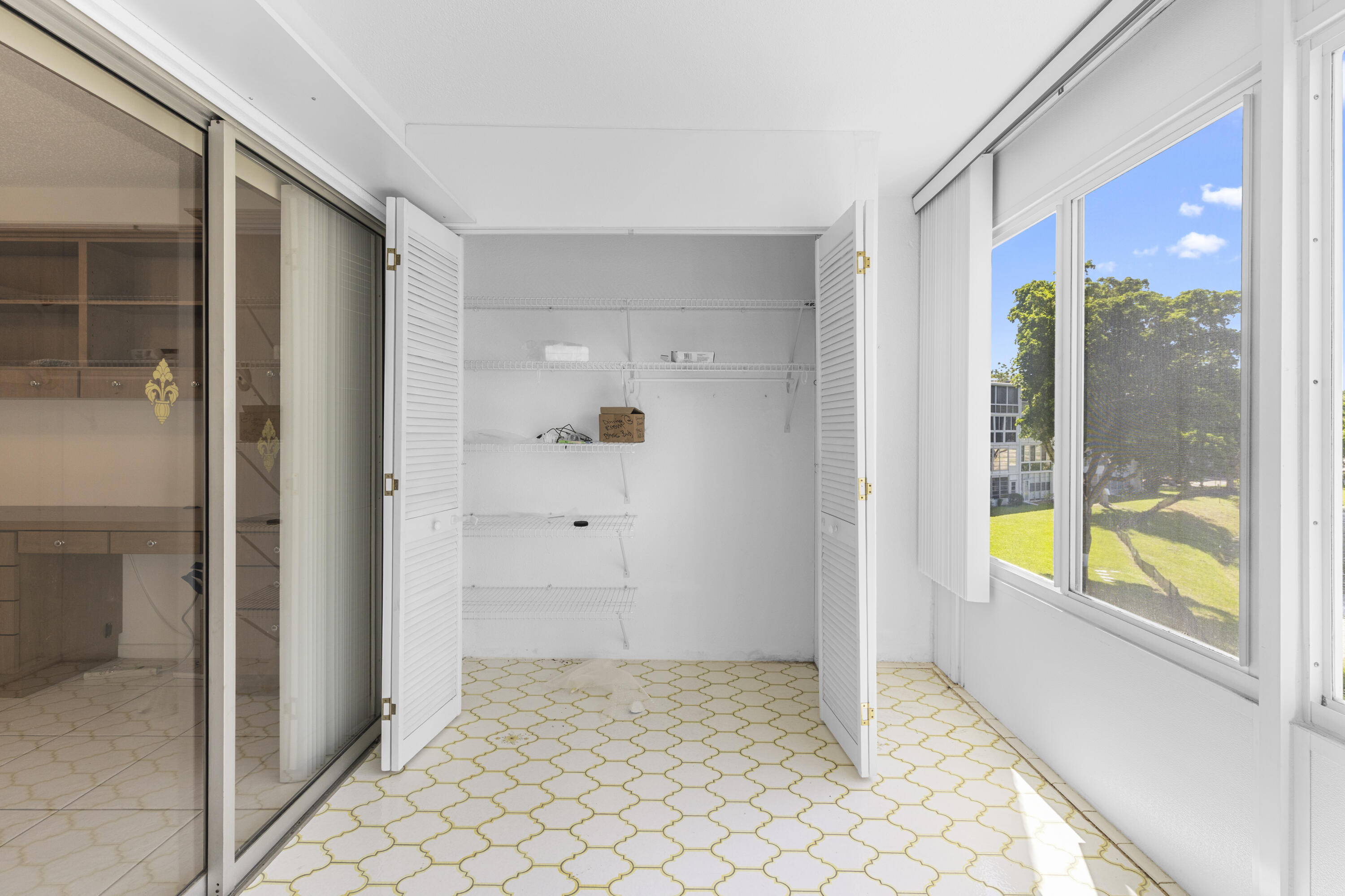 3043 Berkshire C Property Photo 25
