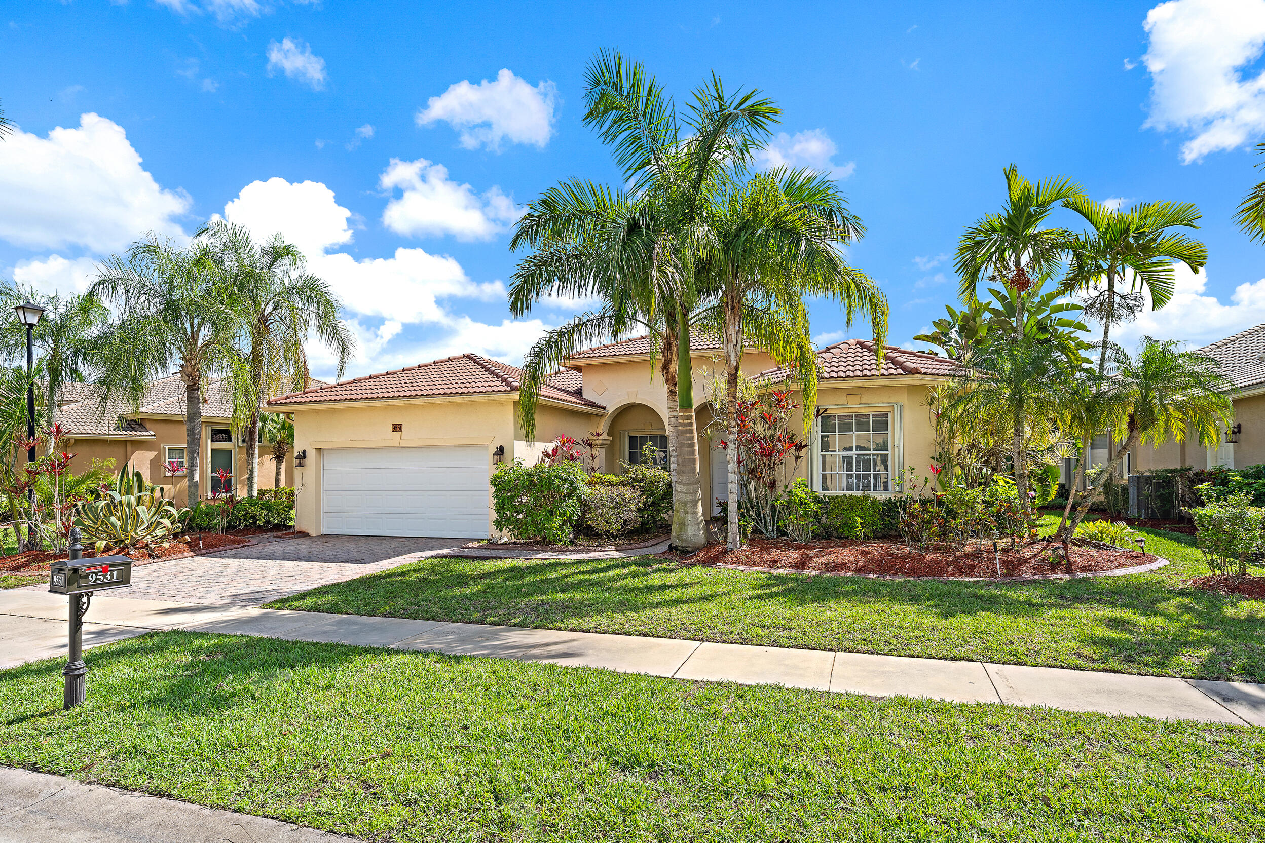 9531 Lantern Bay Circle Property Photo 1