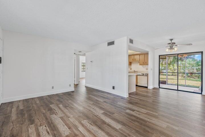 4245 Oak Terrace Drive Property Photo 7