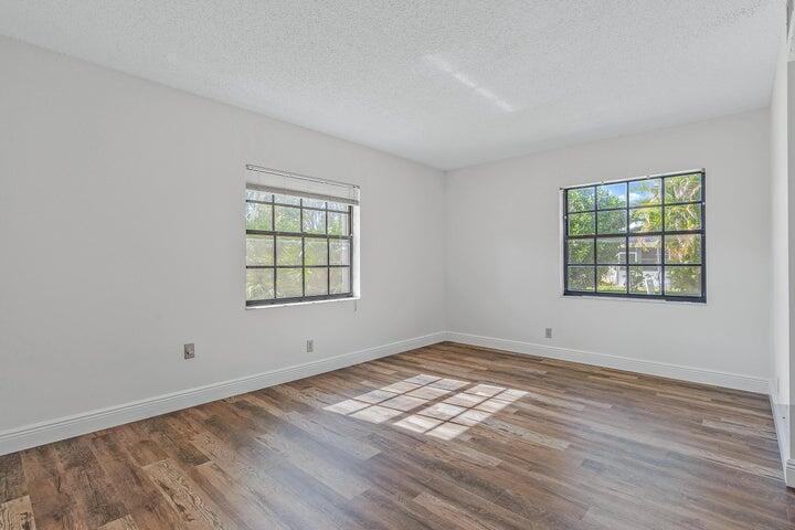 4245 Oak Terrace Drive Property Photo 10