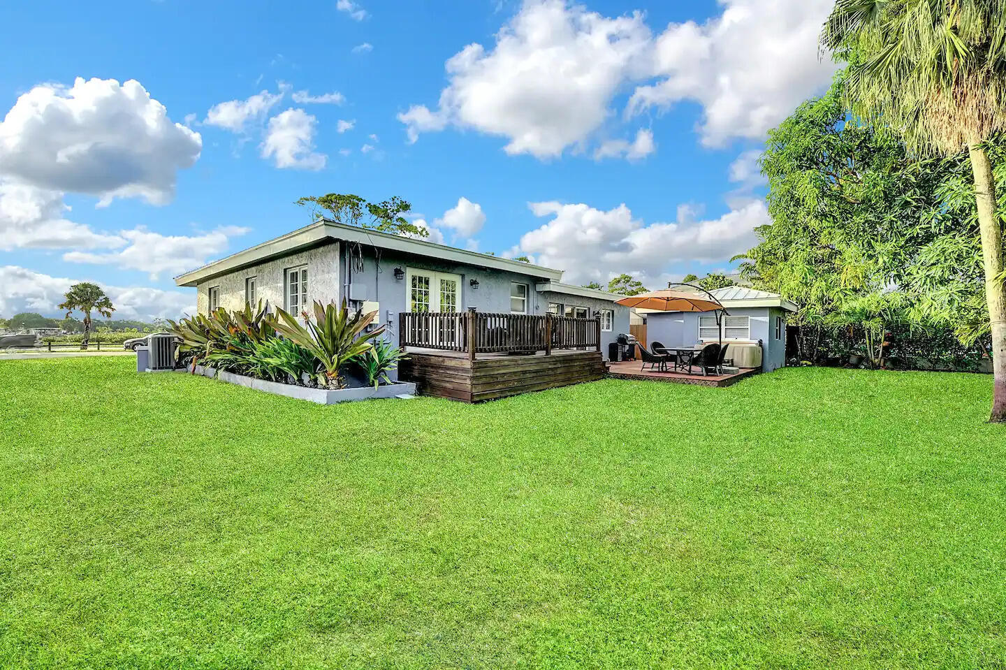 5574 Lake Osborne Drive Property Photo 39