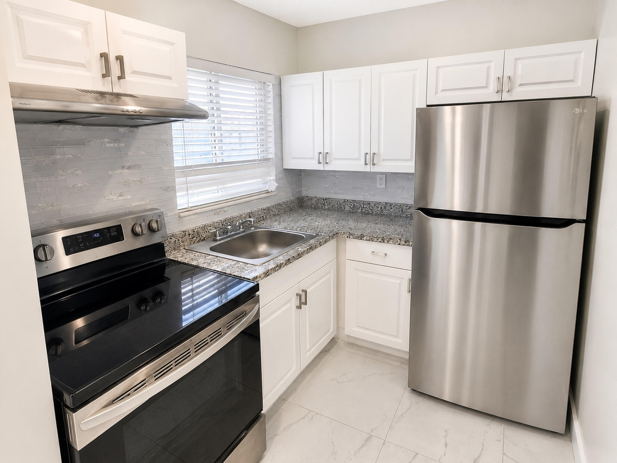 1115 Lake Terrace 208 Property Photo 5